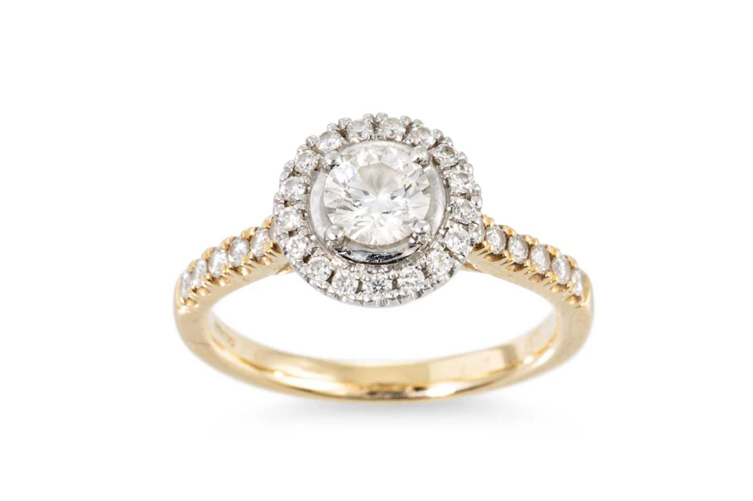 A DIAMOND HALO STYLE CLUSTER RING