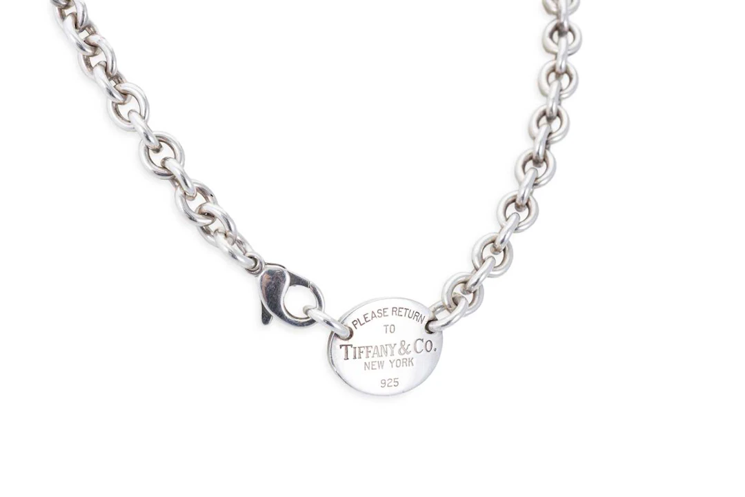 A SILVER TIFFANY NECKLACE