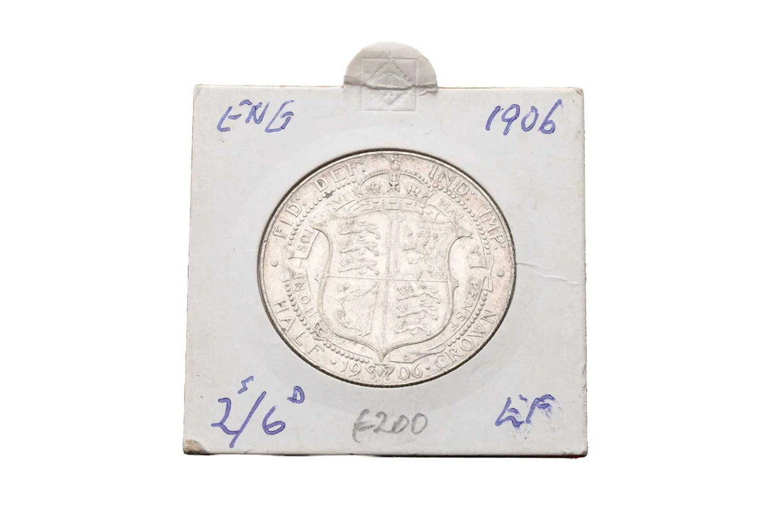 A 1906 EDWARD VII SILVER ENGLISH HALF CROWN COIN