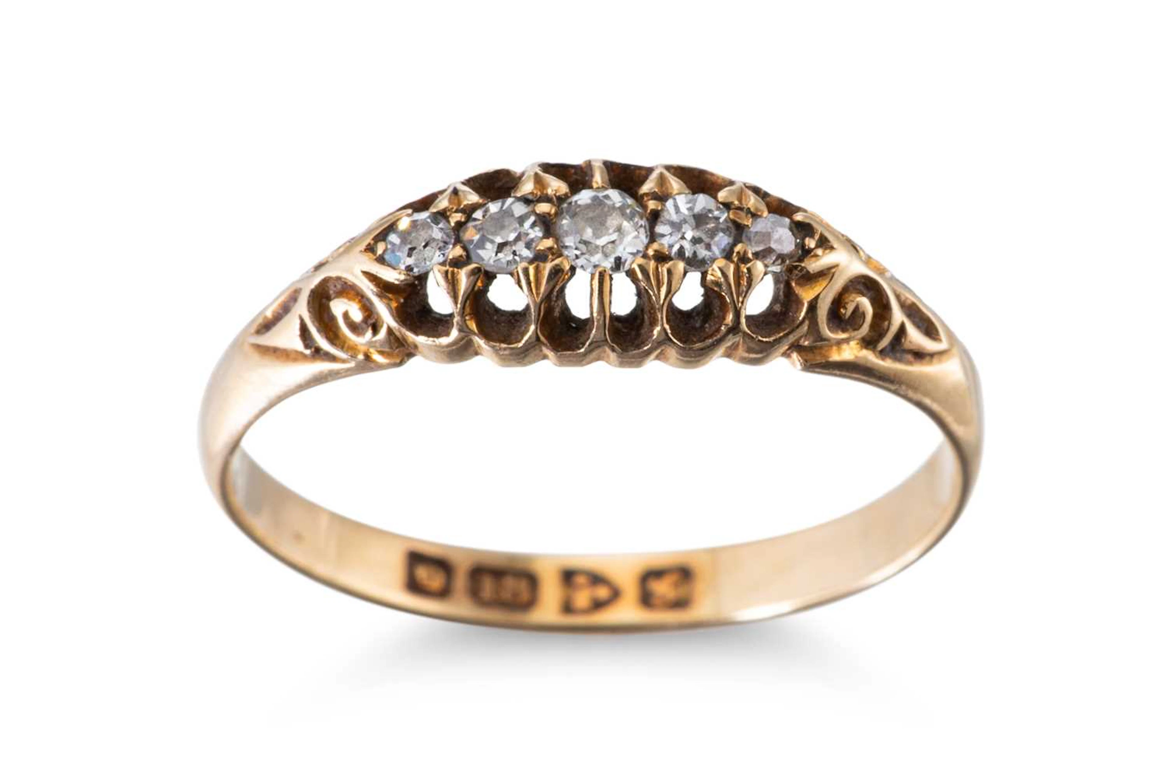 AN ANTIQUE FIVE STONE DIAMOND RING