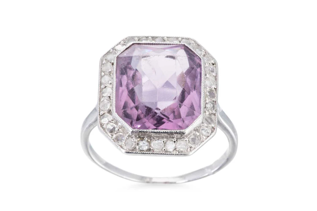 A VINTAGE AMETHYST AND DIAMOND CLUSTER RING