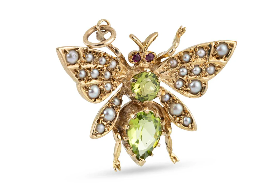 A VINTAGE PERIDOT AND SEED PEARL MOTH PENDANT