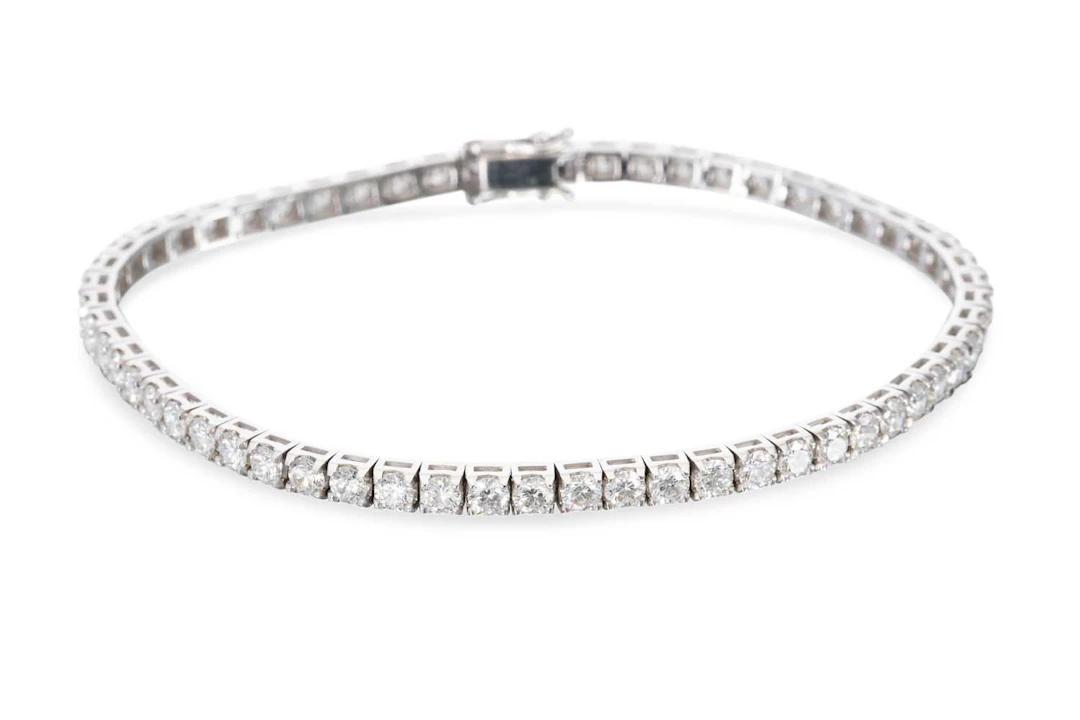 A DIAMOND LINE BRACELET