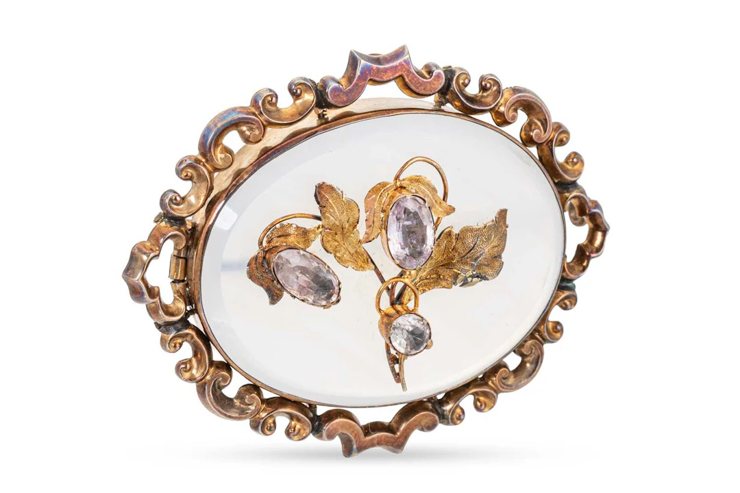 A VICTORIAN AGATE AND TOPAZ SET BROOCH