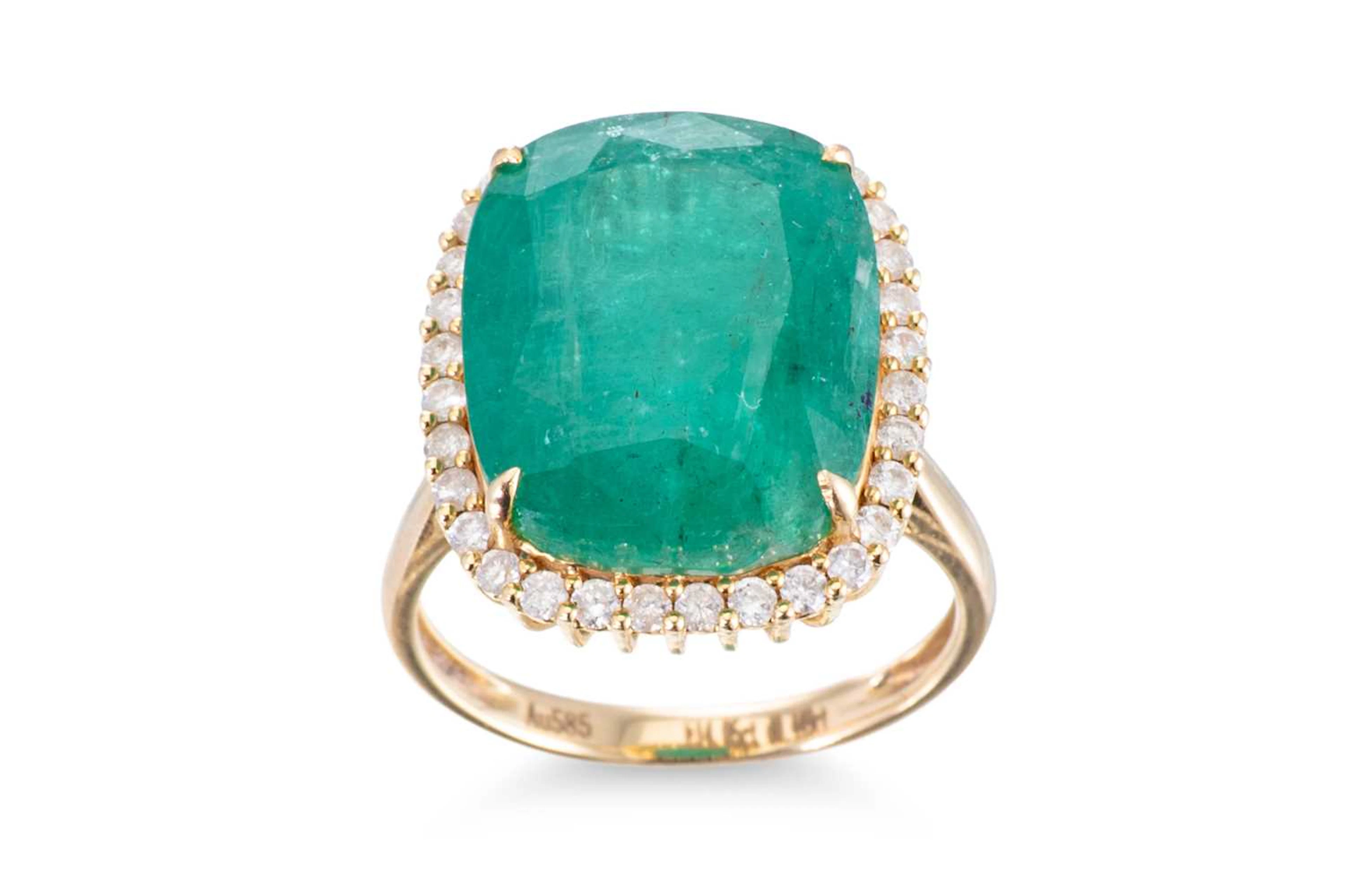 AN EMERALD AND DIAMOND CLUSTER RING