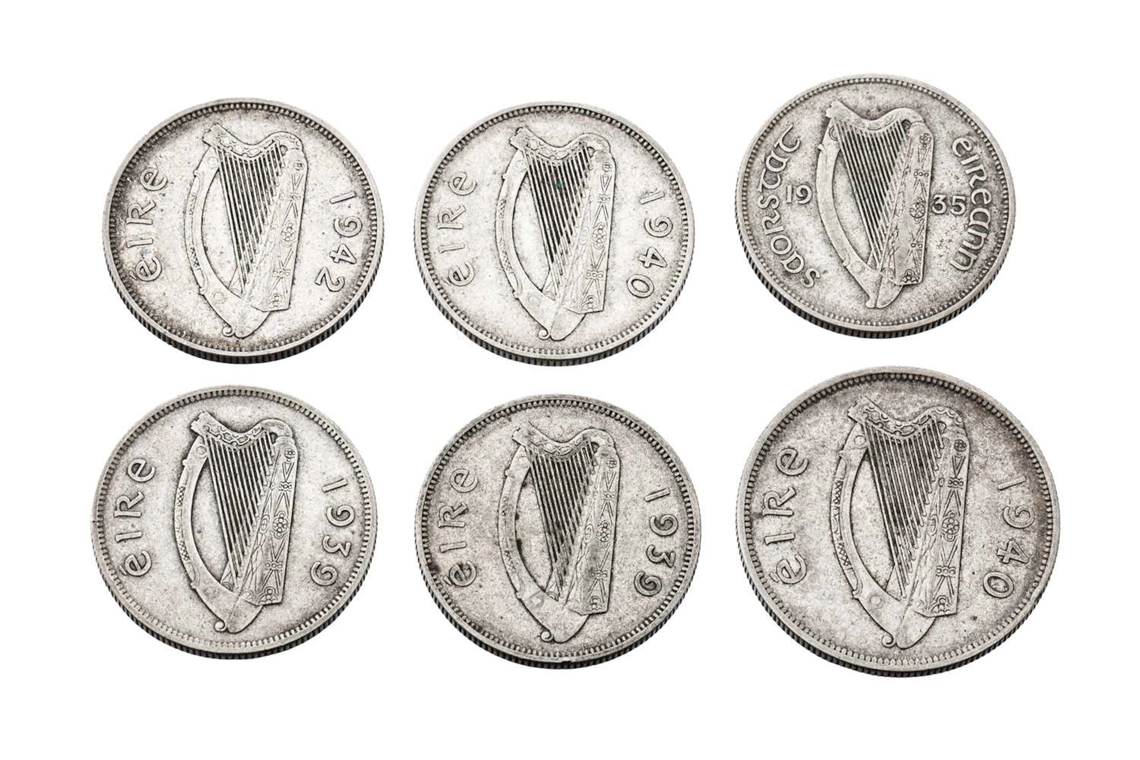 A 1940 IRISH SILVER HALF CROWN COIN