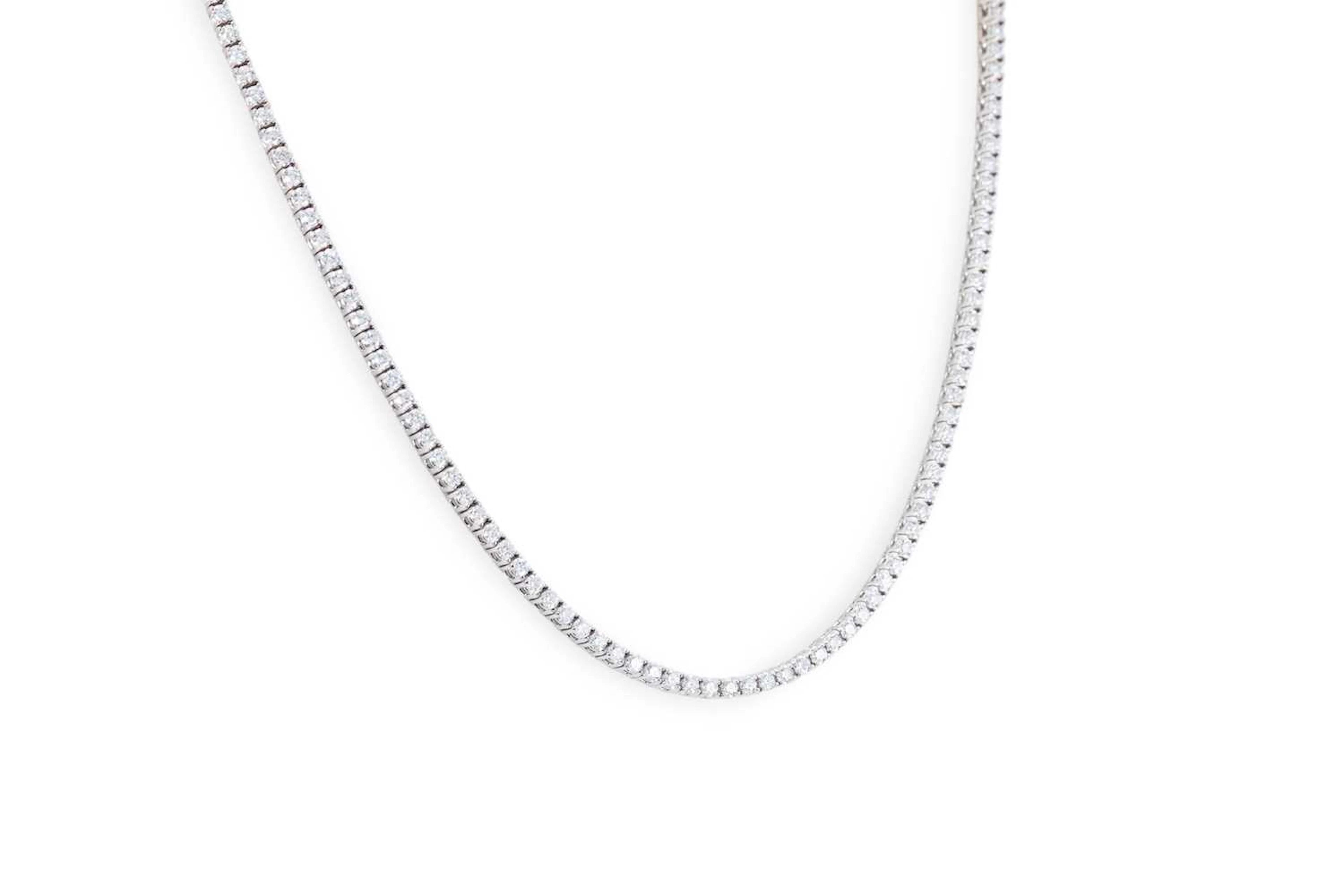 A DIAMOND LINE NECKLACE