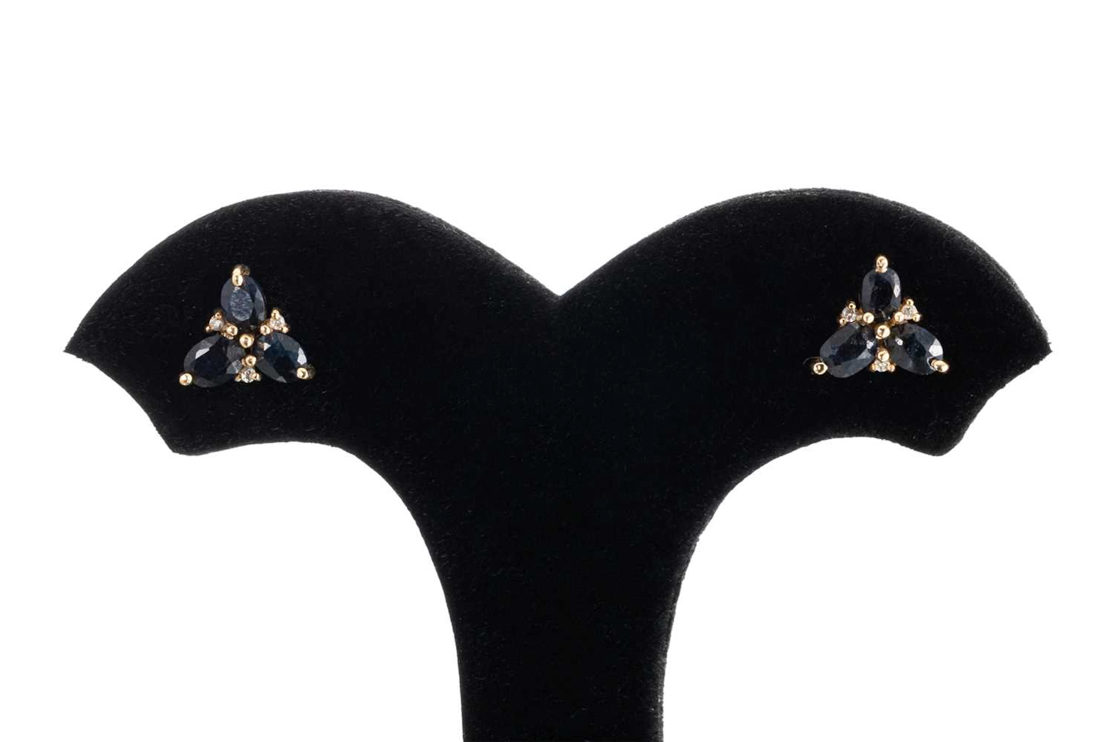 A PAIR OF TRIPLE SAPPHIRE EARRINGS