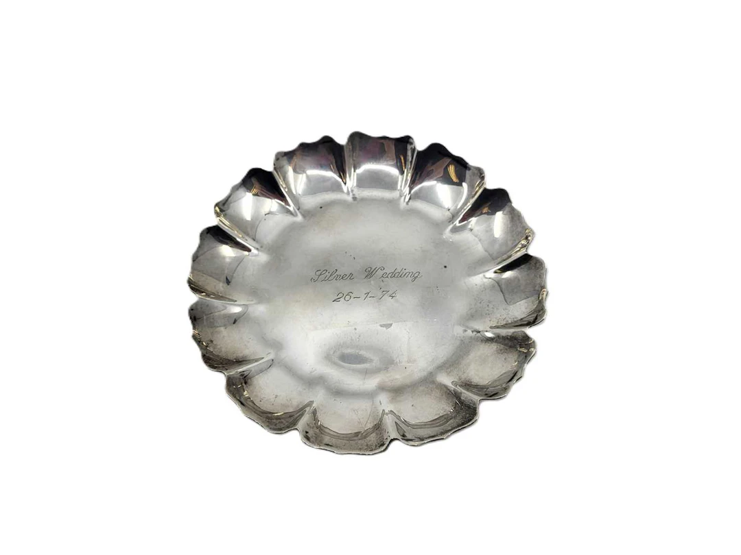 A MODERN IRISH STERLING SILVER STRAWBERRY DISH