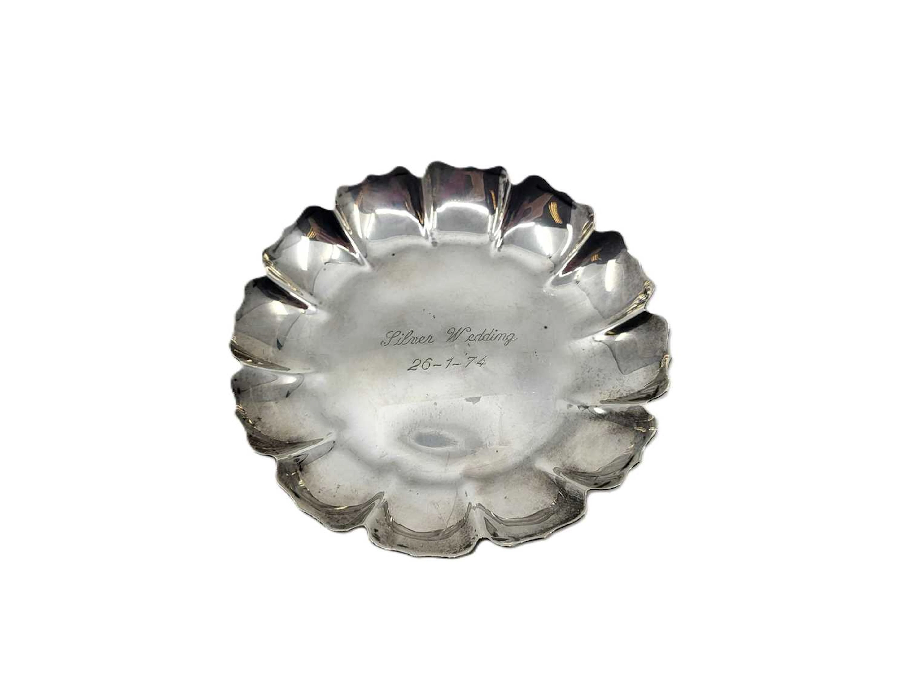 A MODERN IRISH STERLING SILVER STRAWBERRY DISH