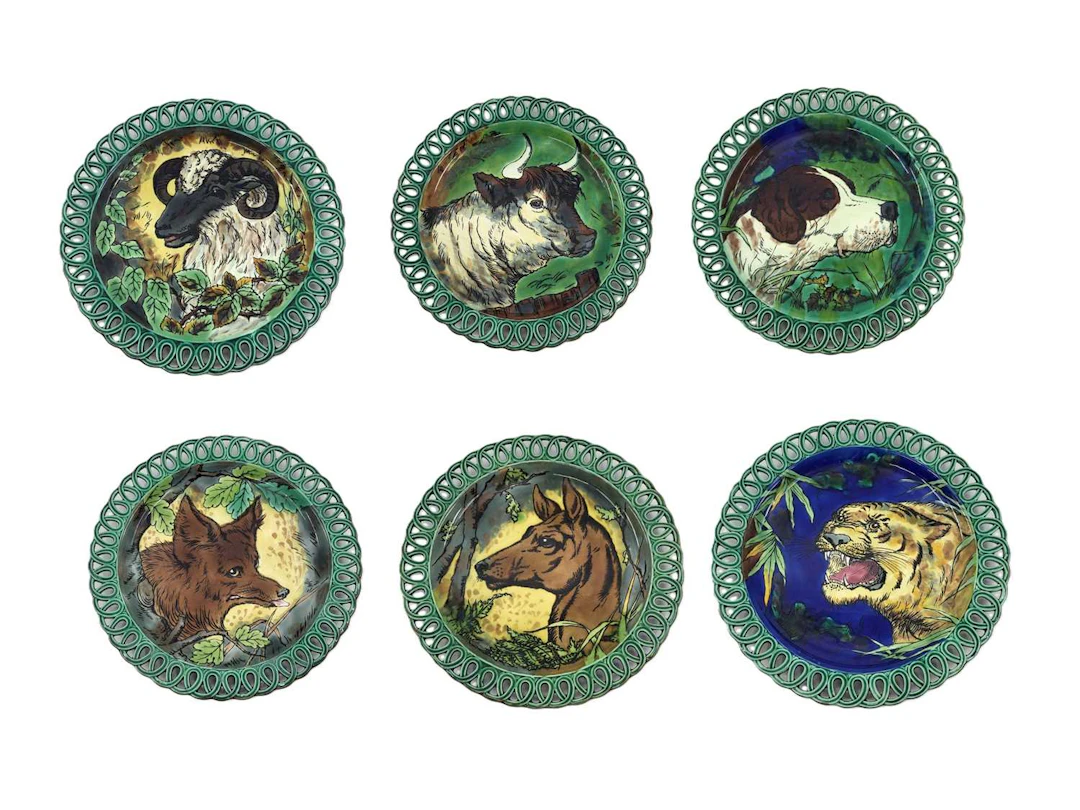 A SET OF TWELVE ANTIQUE WEDGEWOOD ANIMAL PLATES
