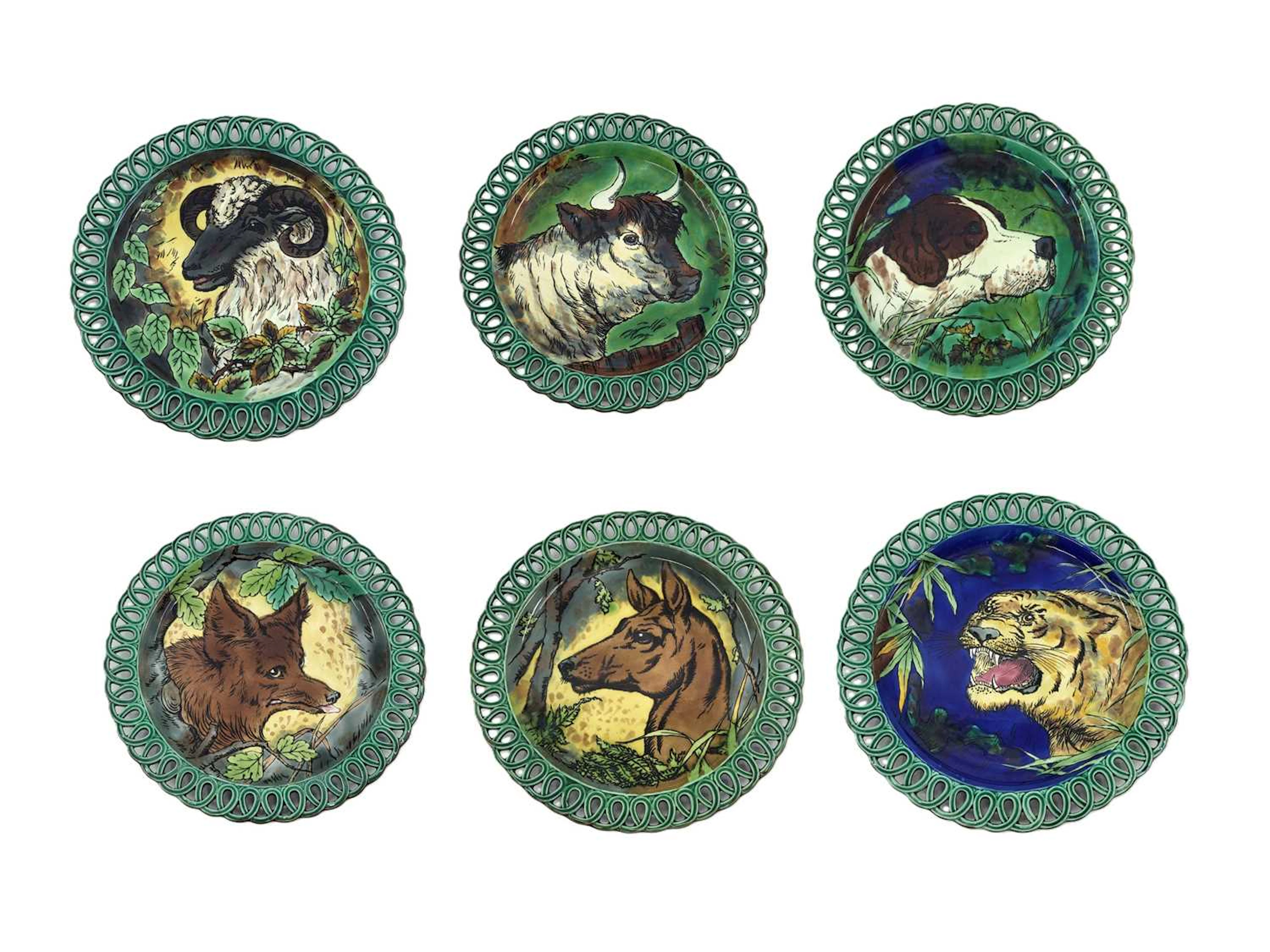 A SET OF TWELVE ANTIQUE WEDGEWOOD ANIMAL PLATES