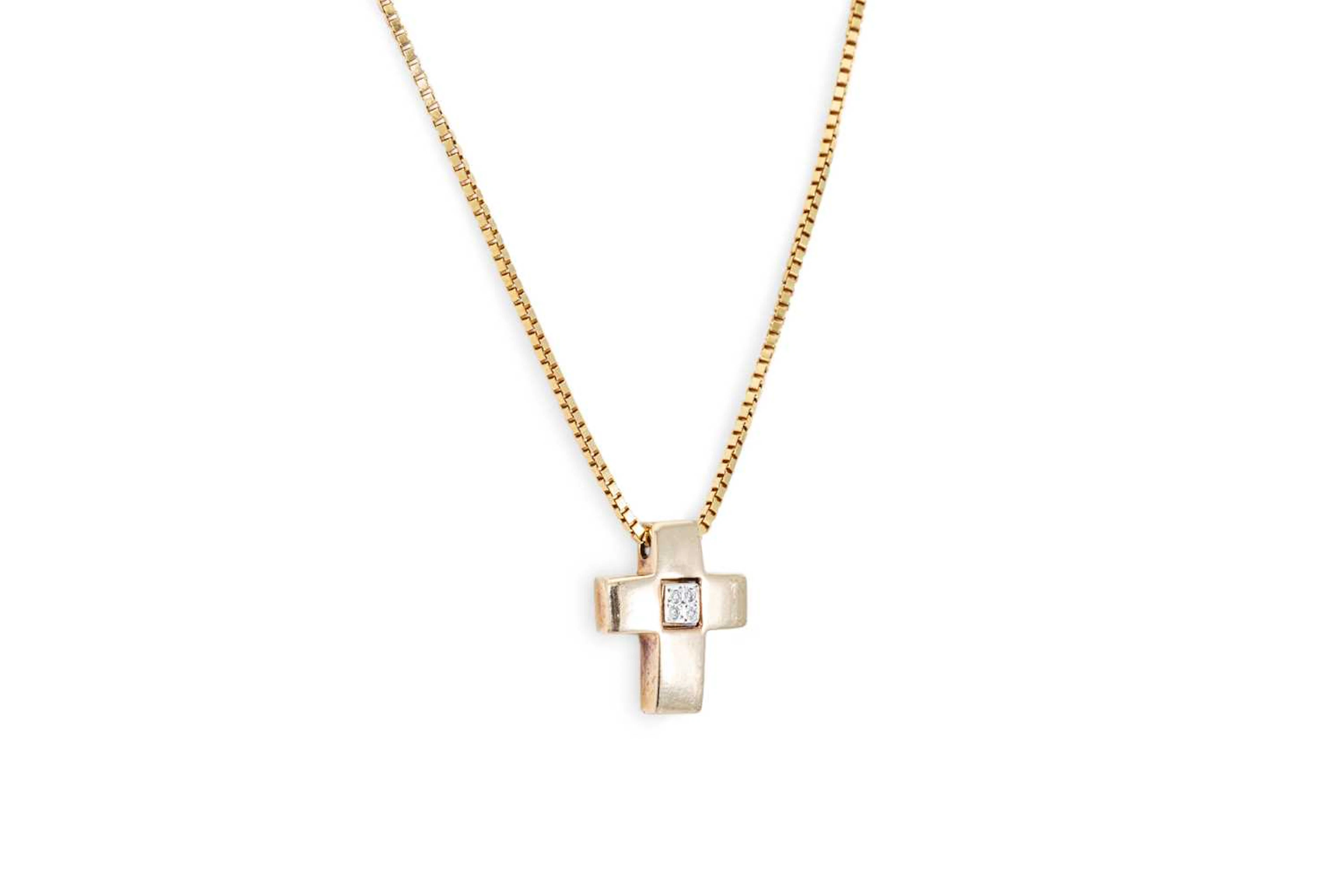 A GOLD CROSS & CHAIN