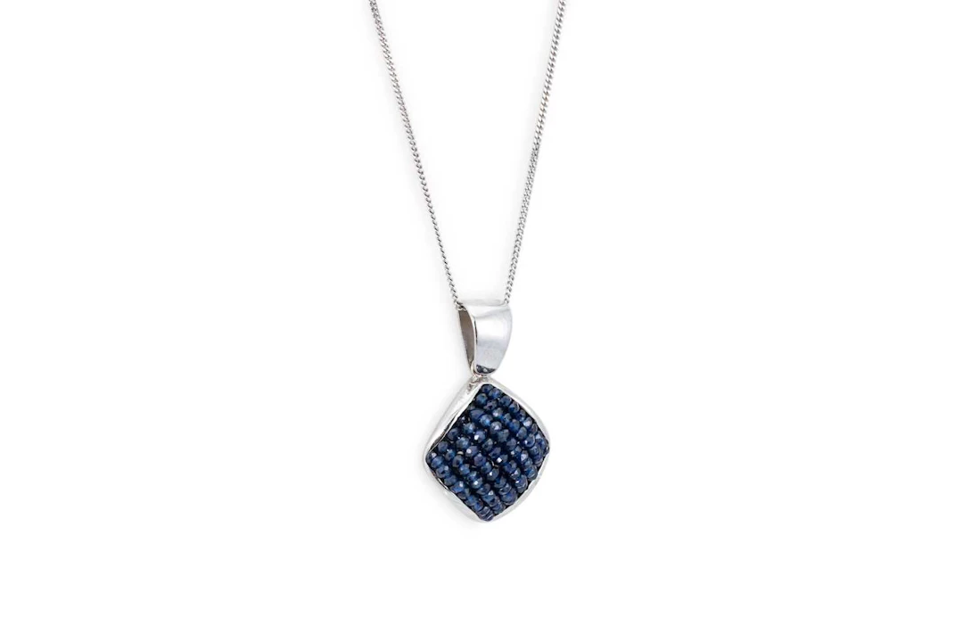 A SAPPHIRE SET PENDANT