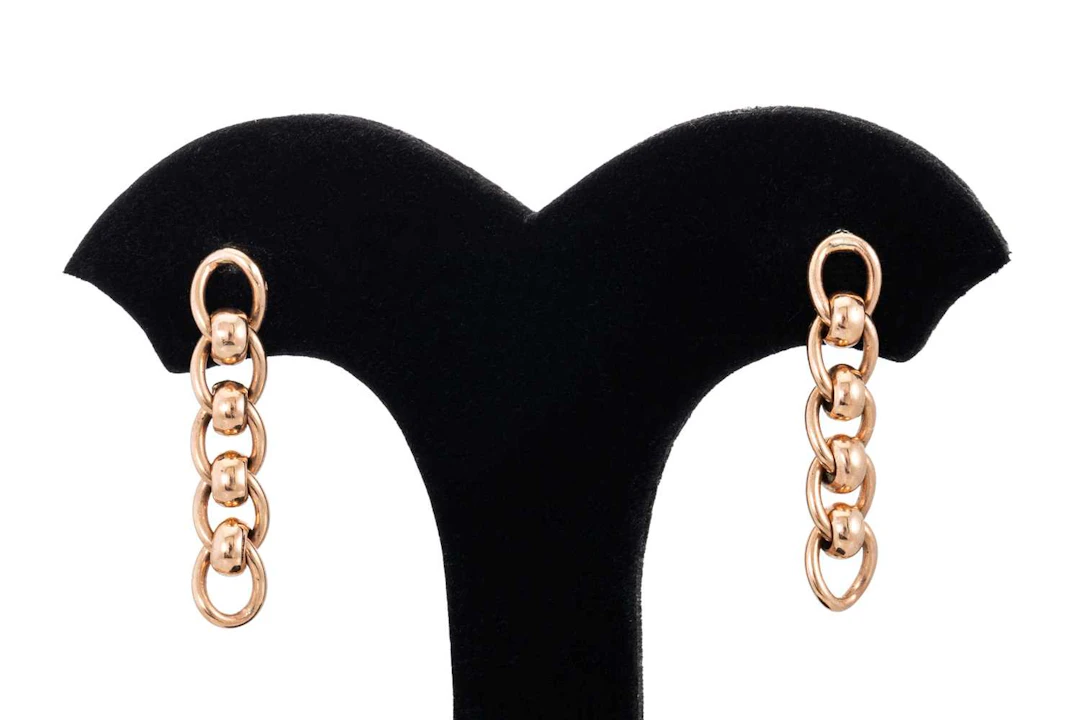 A PAIR OF 9CT GOLD DROP EARRINGS