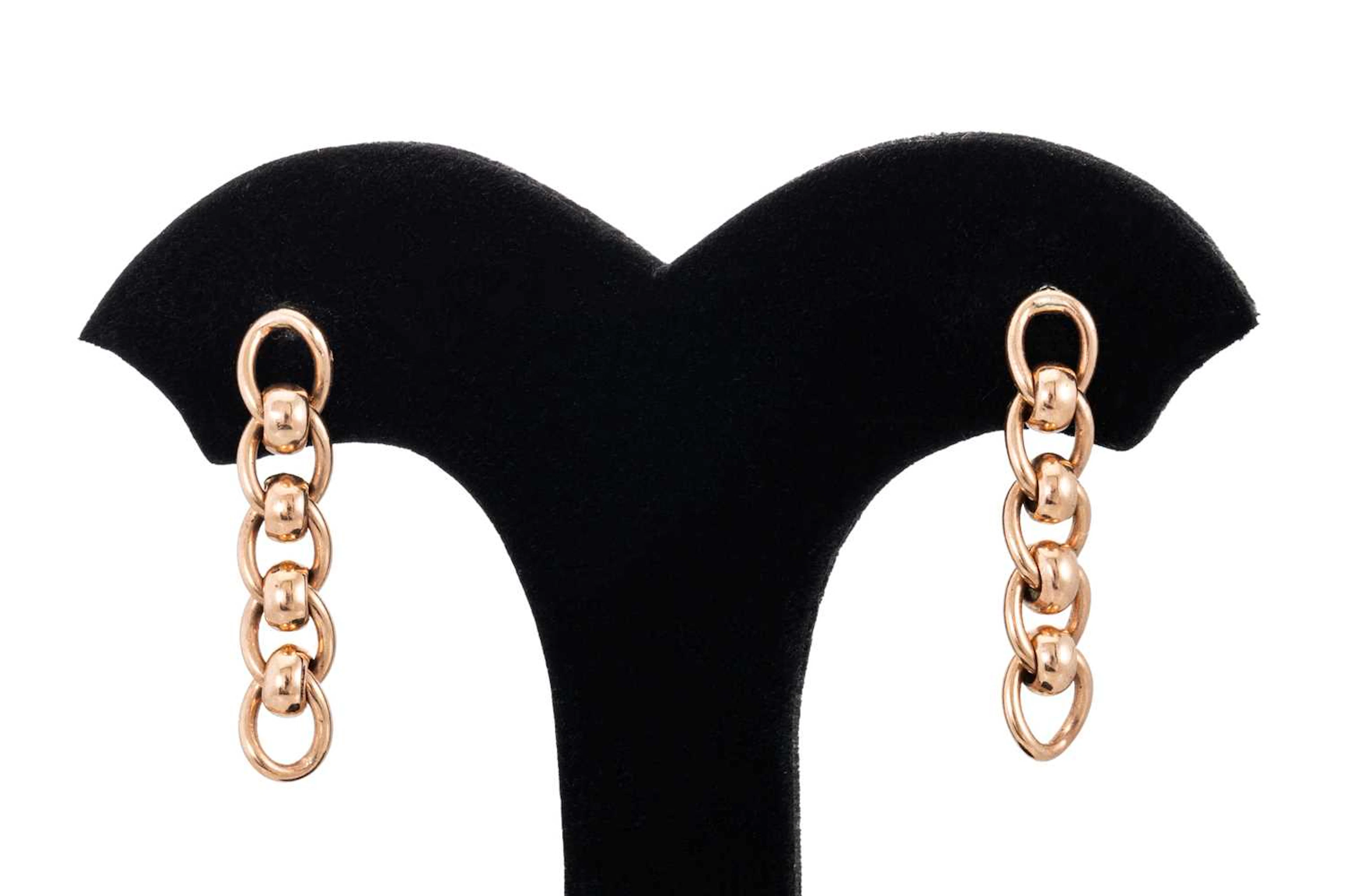 A PAIR OF 9CT GOLD DROP EARRINGS