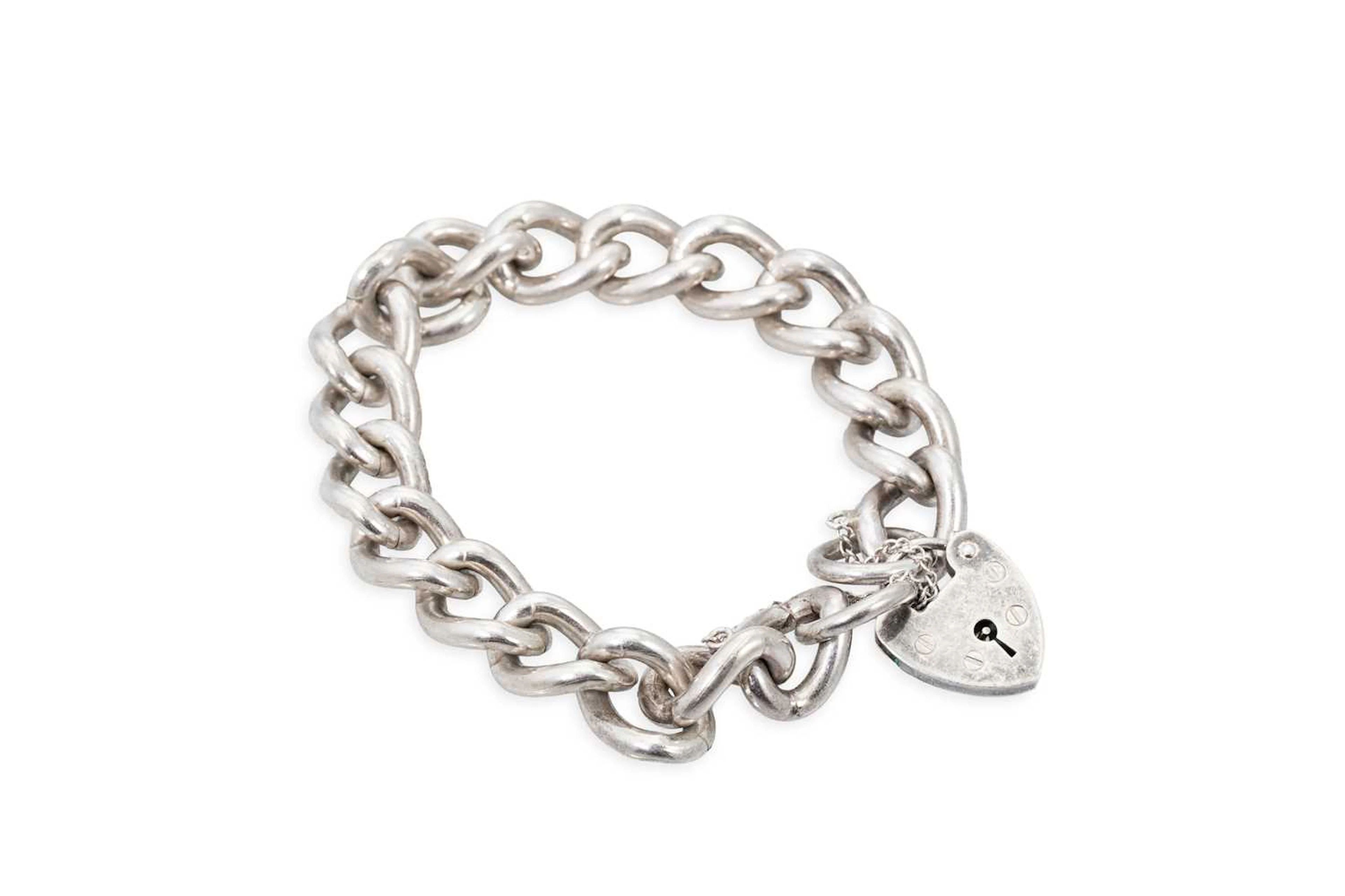 A SILVER CURB BRACELET