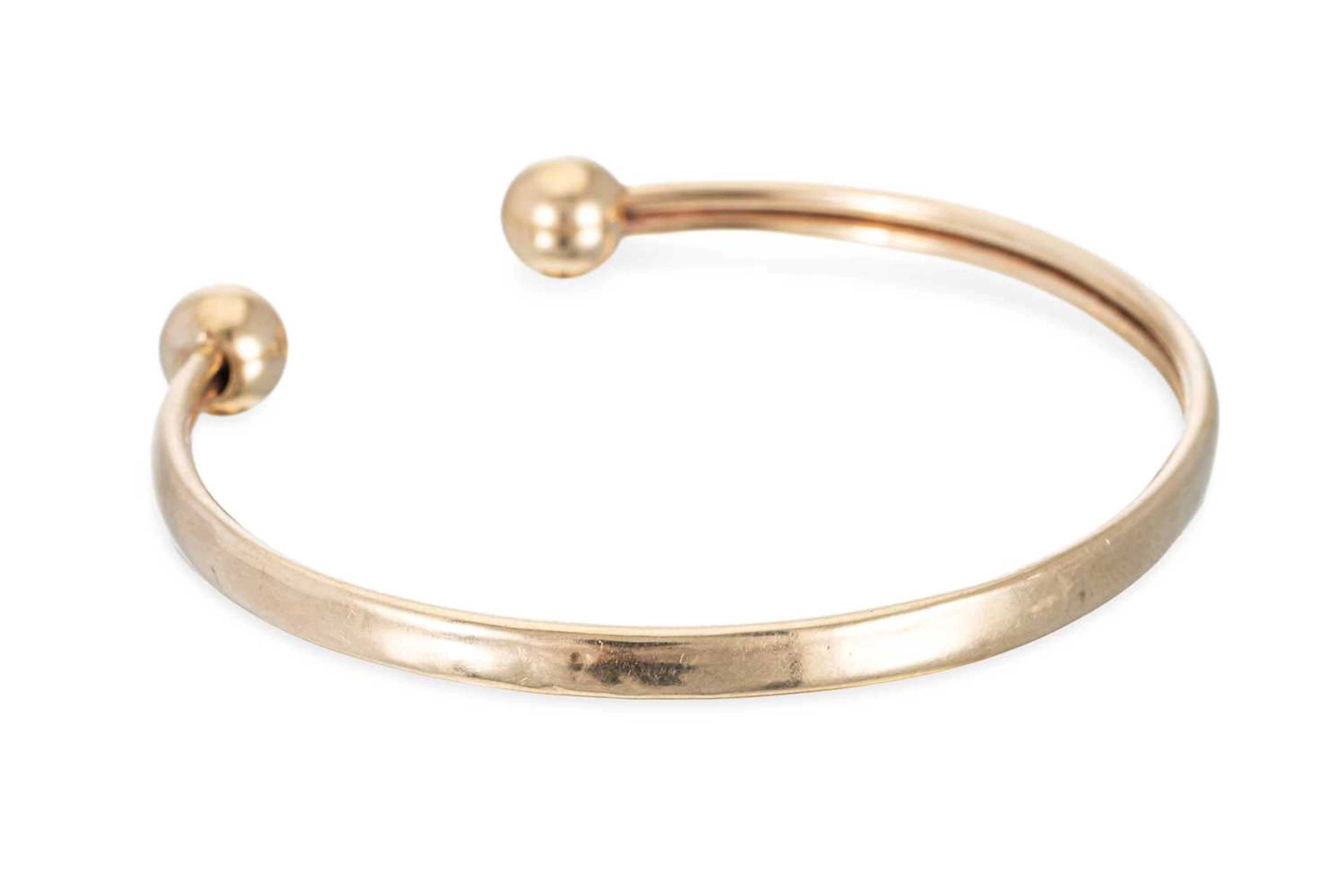 A 9CT GOLD OPEN CUFF BRACELET