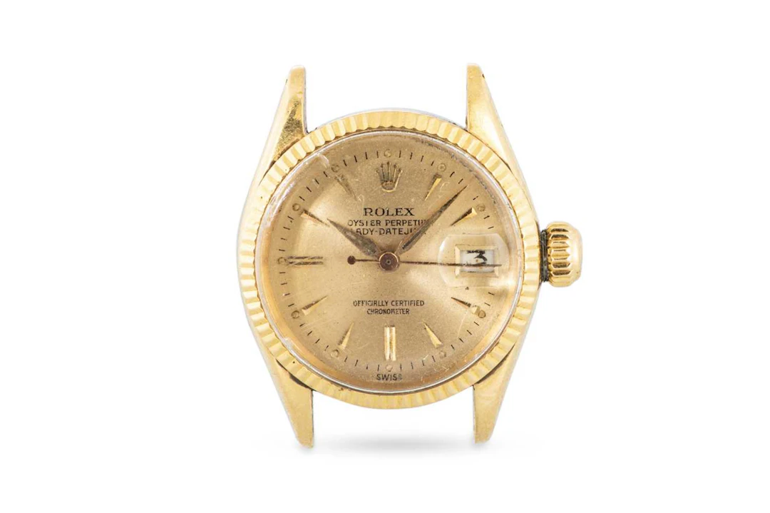 A LADY'S ROLEX DATEJUST GOLD WATCH HEAD