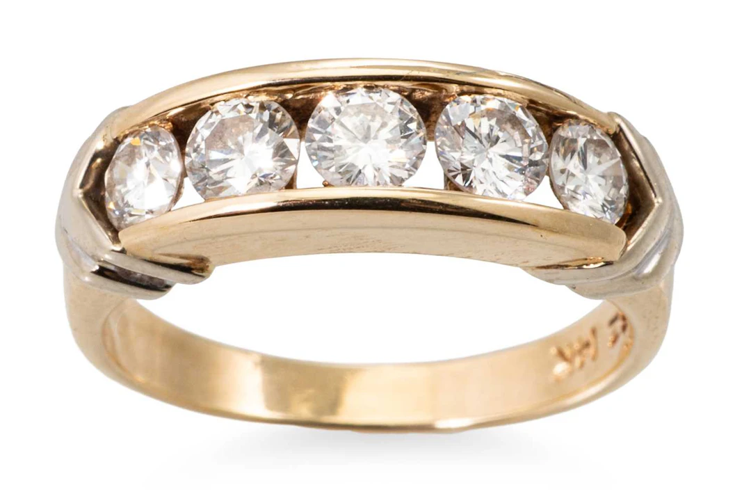 A DIAMOND FIVE STONE RING