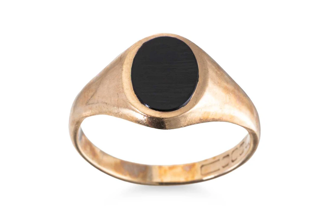AN ONYX SIGNET RING