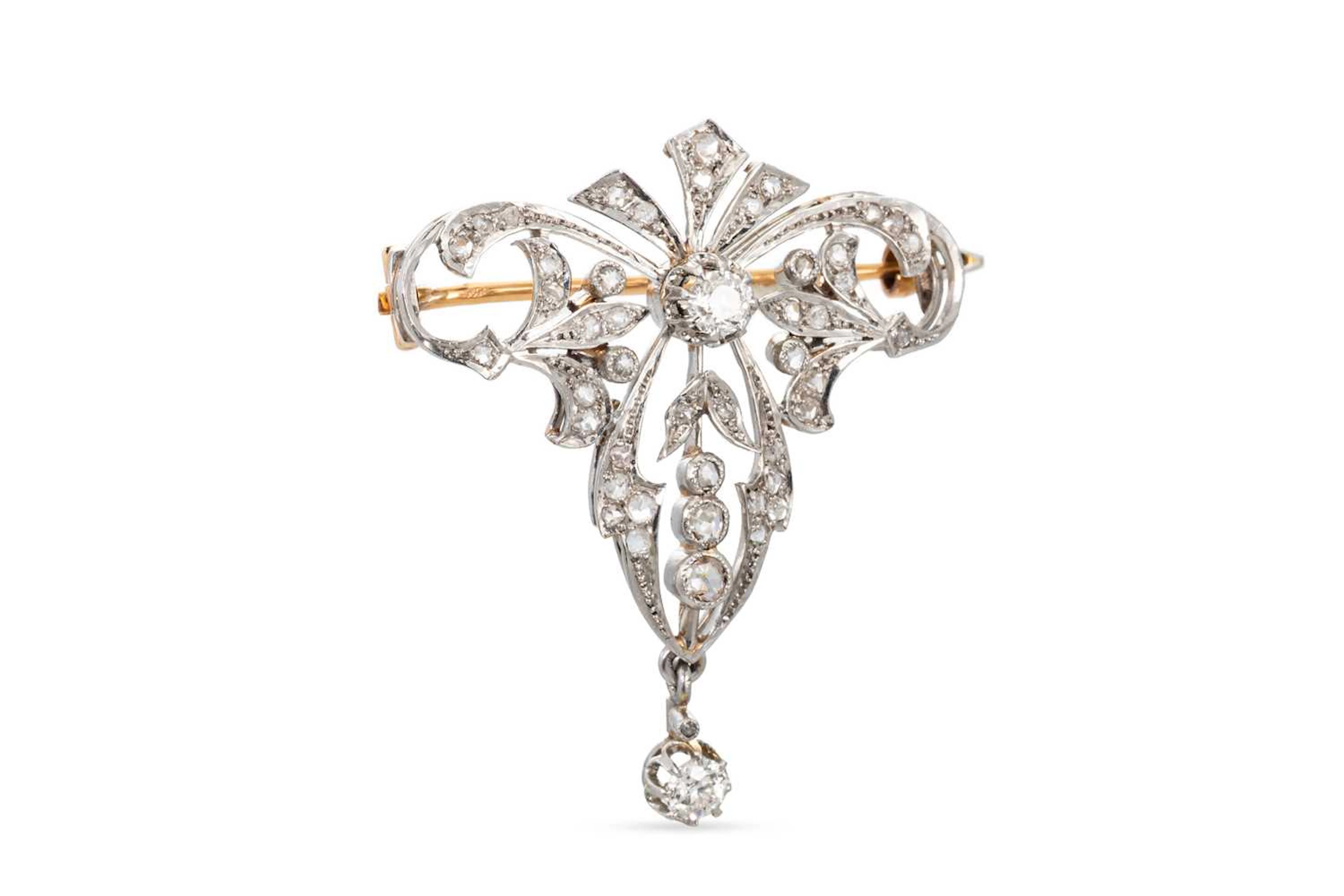 AN ANTIQUE DIAMOND BROOCH