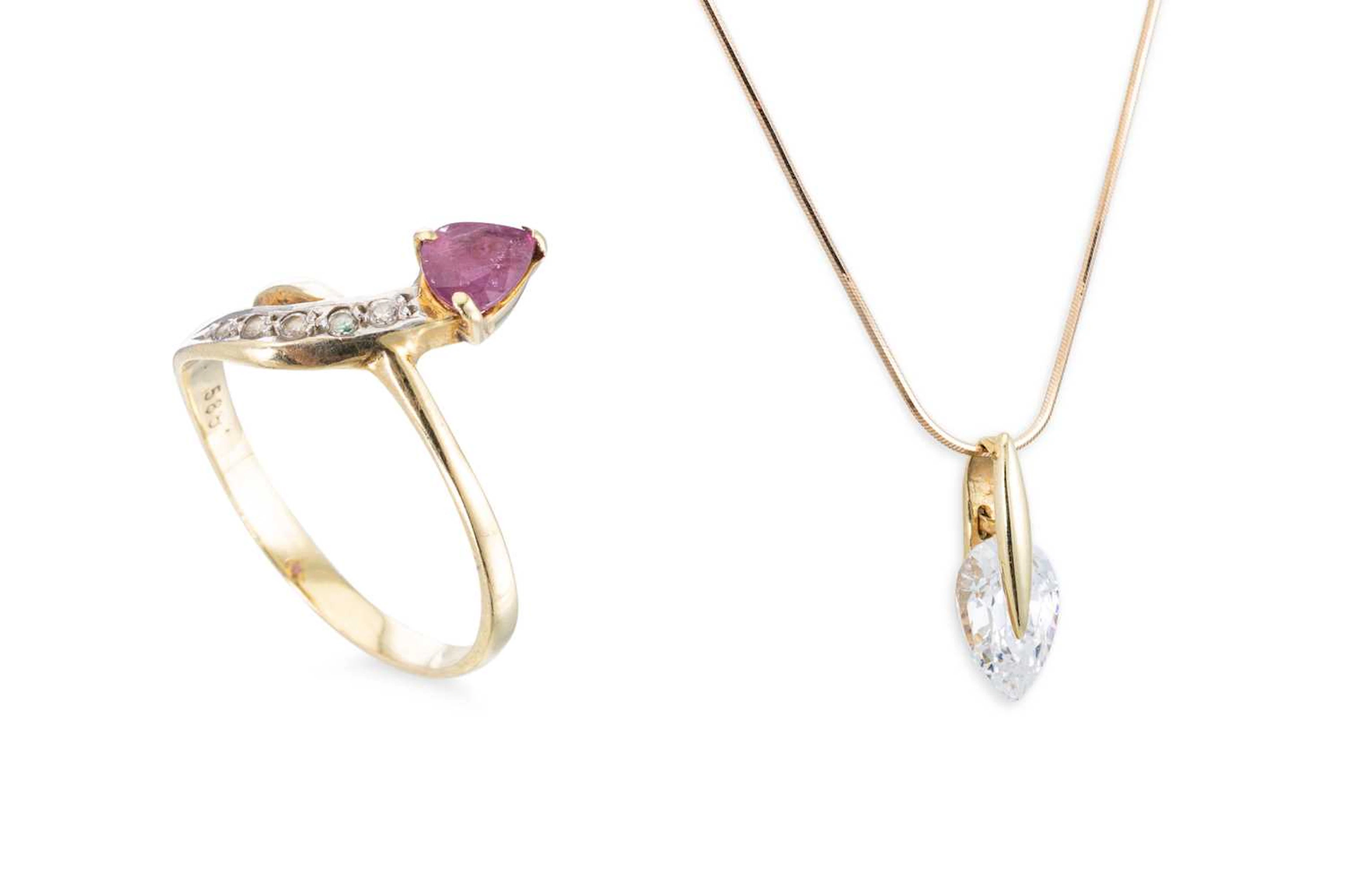 A FINE YELLOW GOLD CHAIN