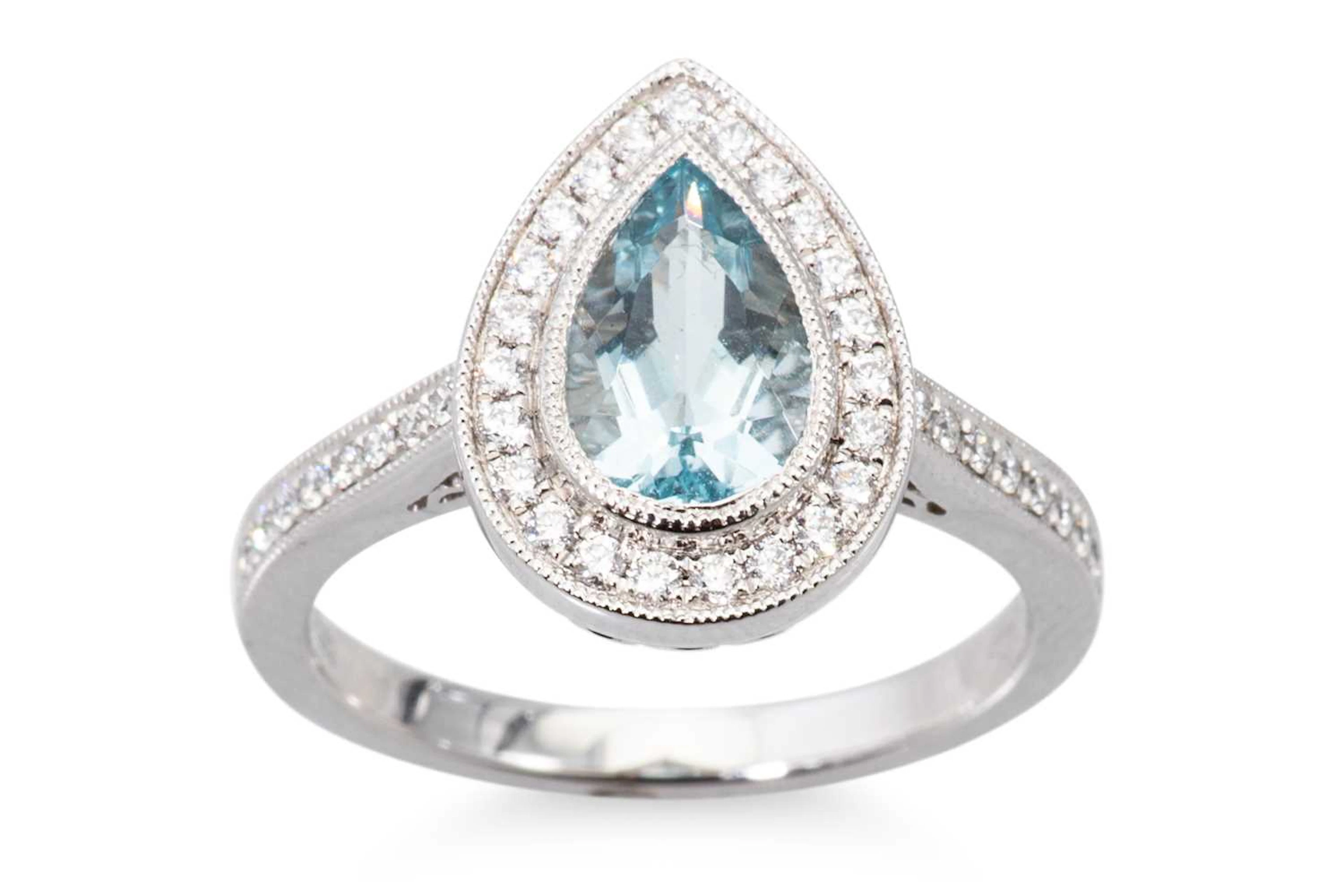 AN AQUAMARINE AND DIAMOND CLUSTER RING
