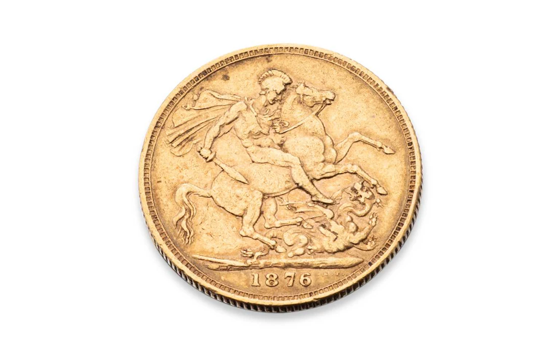 A VICTORIAN BUN HEAD FULL SOVEREIGN ENGLISH COIN