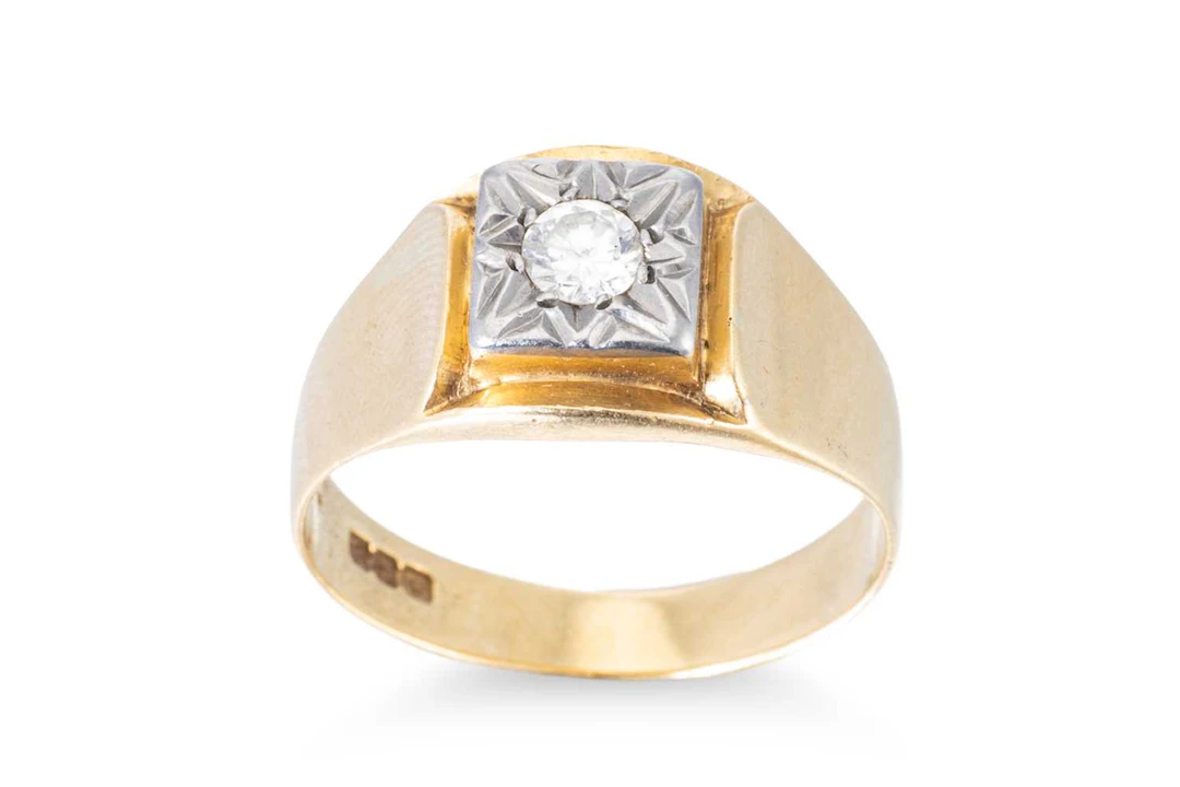 A DIAMOND SET BOMBÉ STYLE RING