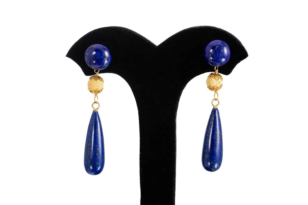 A PAIR OF LAPIS LAZULI DROP EARRINGS