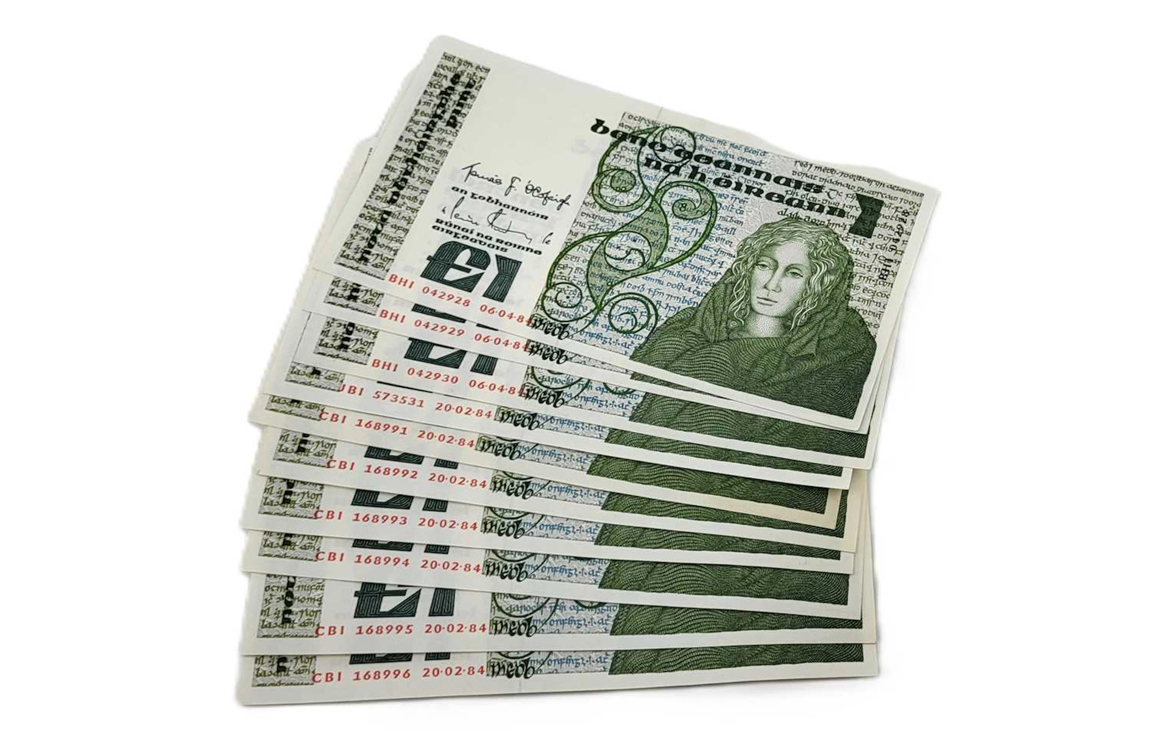 50 X 1984-1989 QUEEN MEABH £1 IRISH BANK NOTES