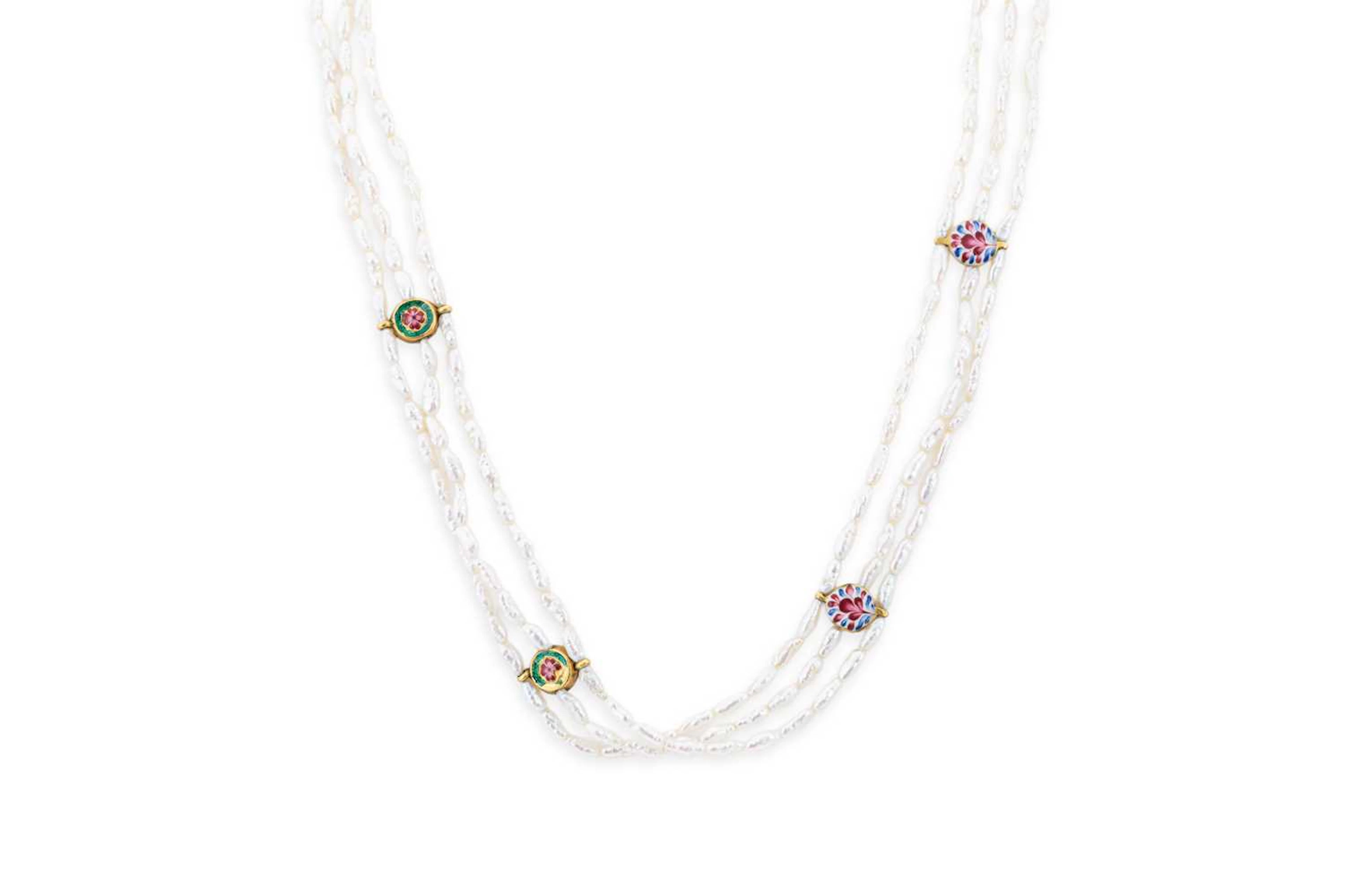 A VINTAGE THREE ROWED STRING OF BAROQUE SEED PEARLS