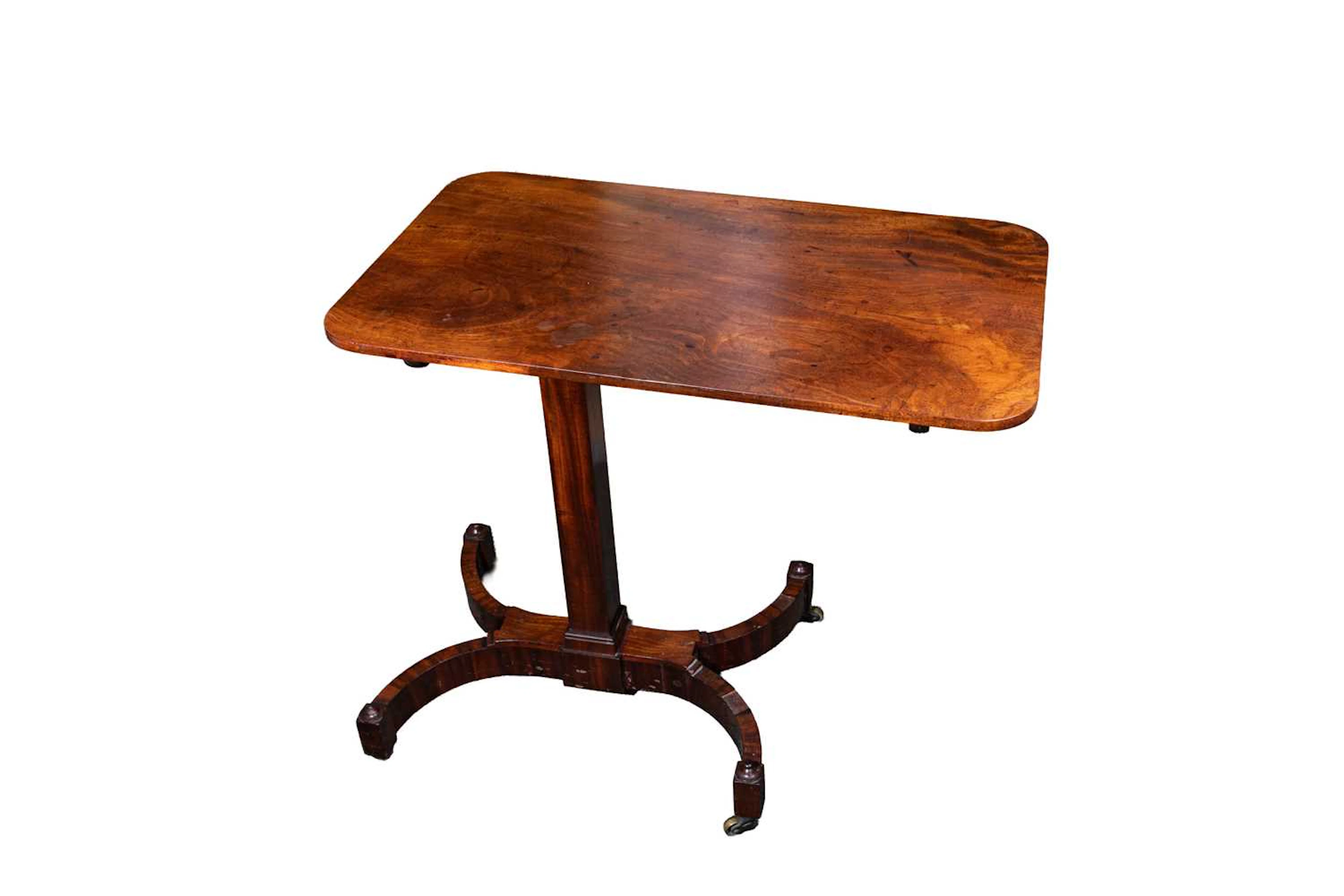 AN EARLY 19TH CENTURY RECTANGULAR MAHOGANY TABLE