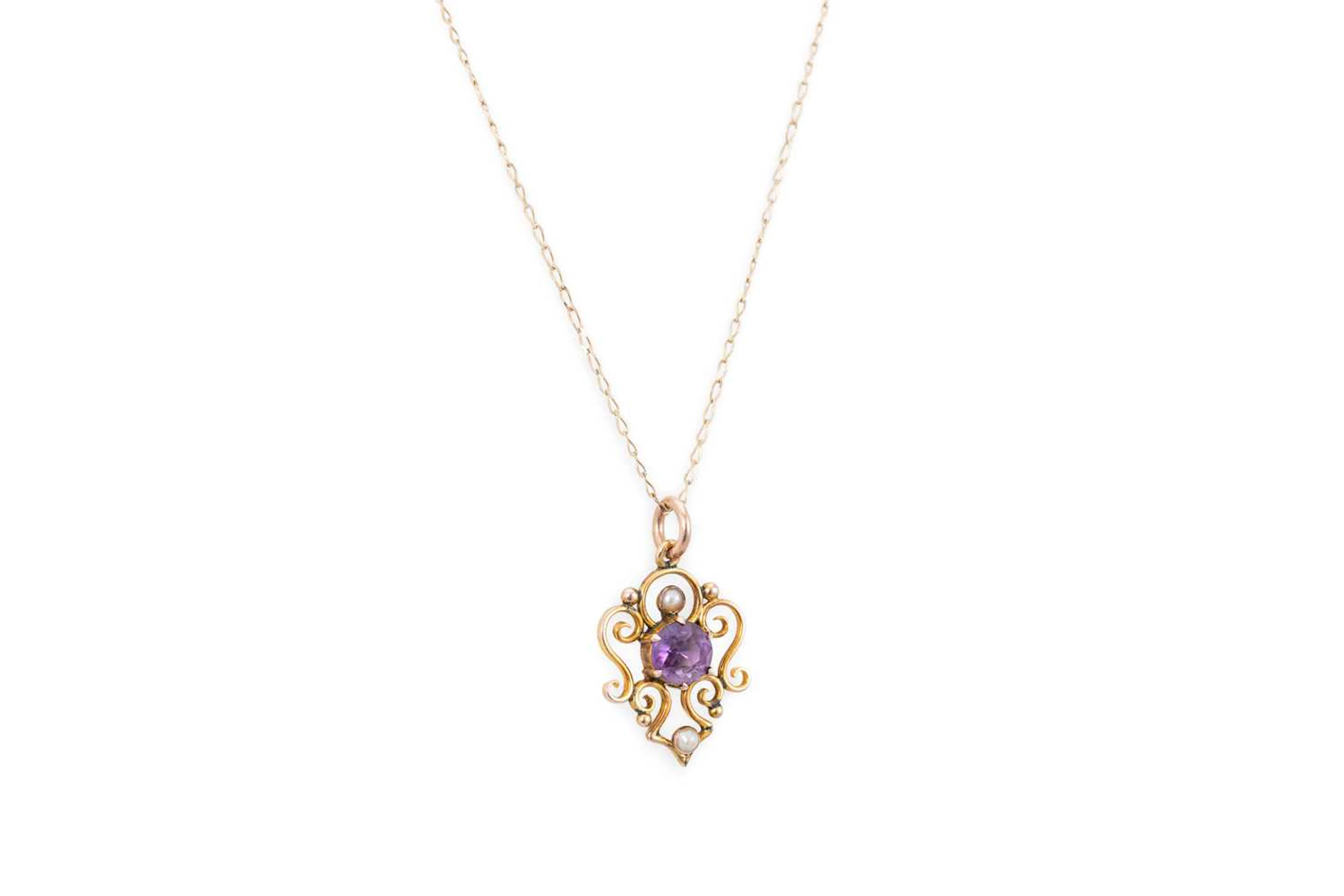 AN ART NOUVEAU STYLE AMETHYST AND PEARL PENDANT
