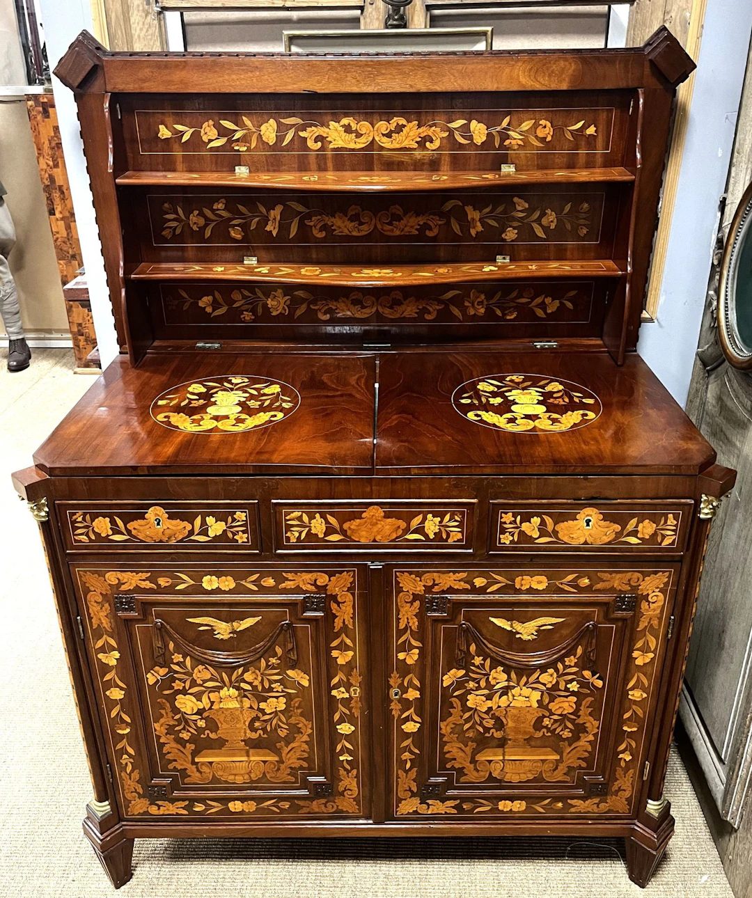 DUTCH MARQUETRY FURNITURE, LATE 18TH–EARLY 19TH CENTURY - Lot 226