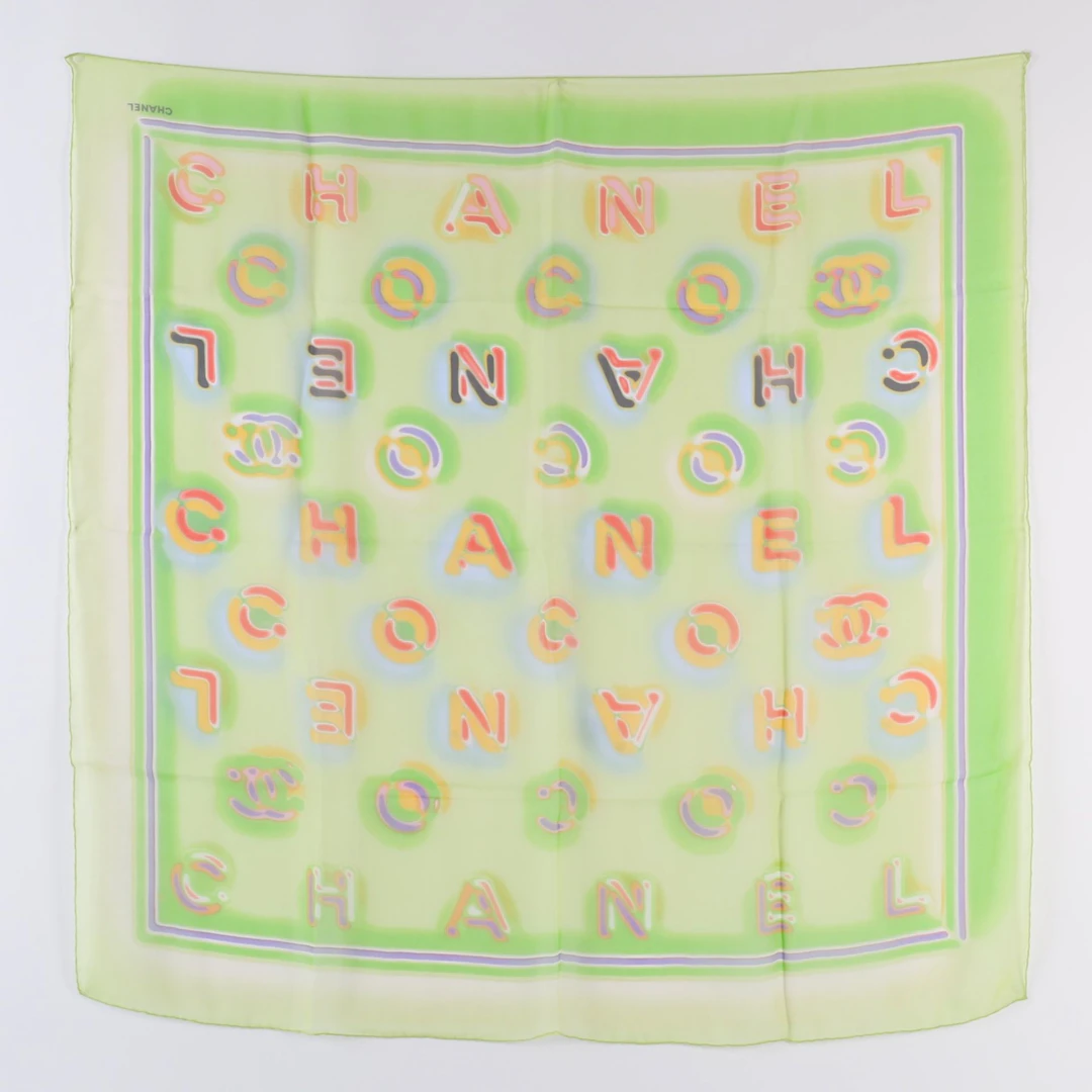 GREEN CHANEL SILK SCARF. - Lot 111