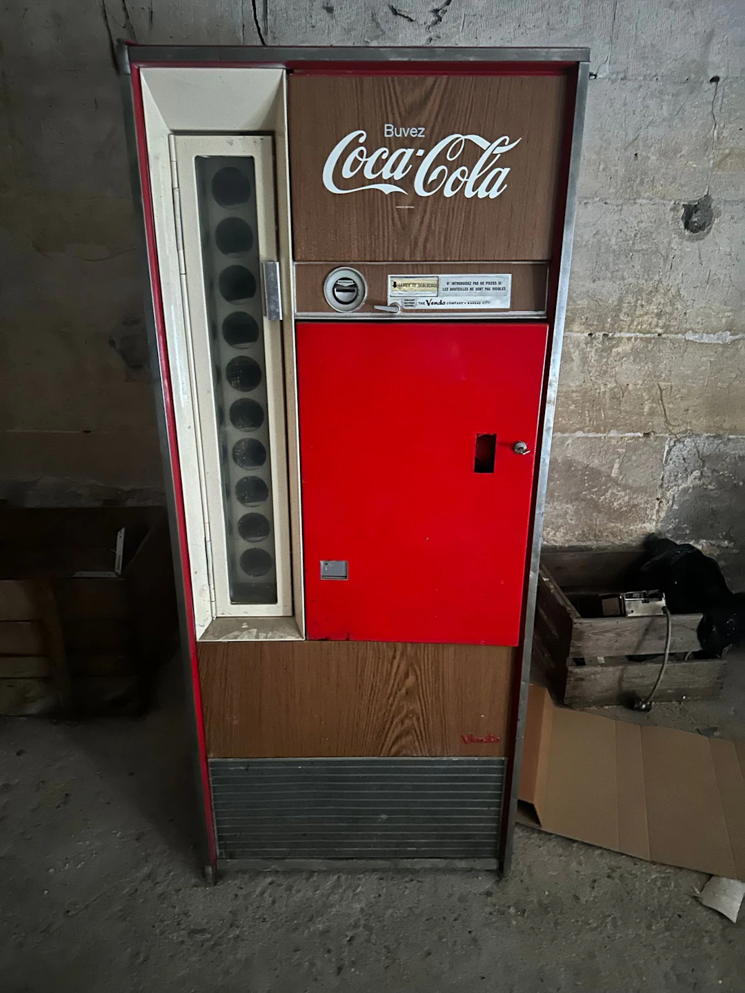 AUTOMATIC COCA-COLA BOTTLE VENDING MACHINE, VENDO H63 MODEL - Lot 189
