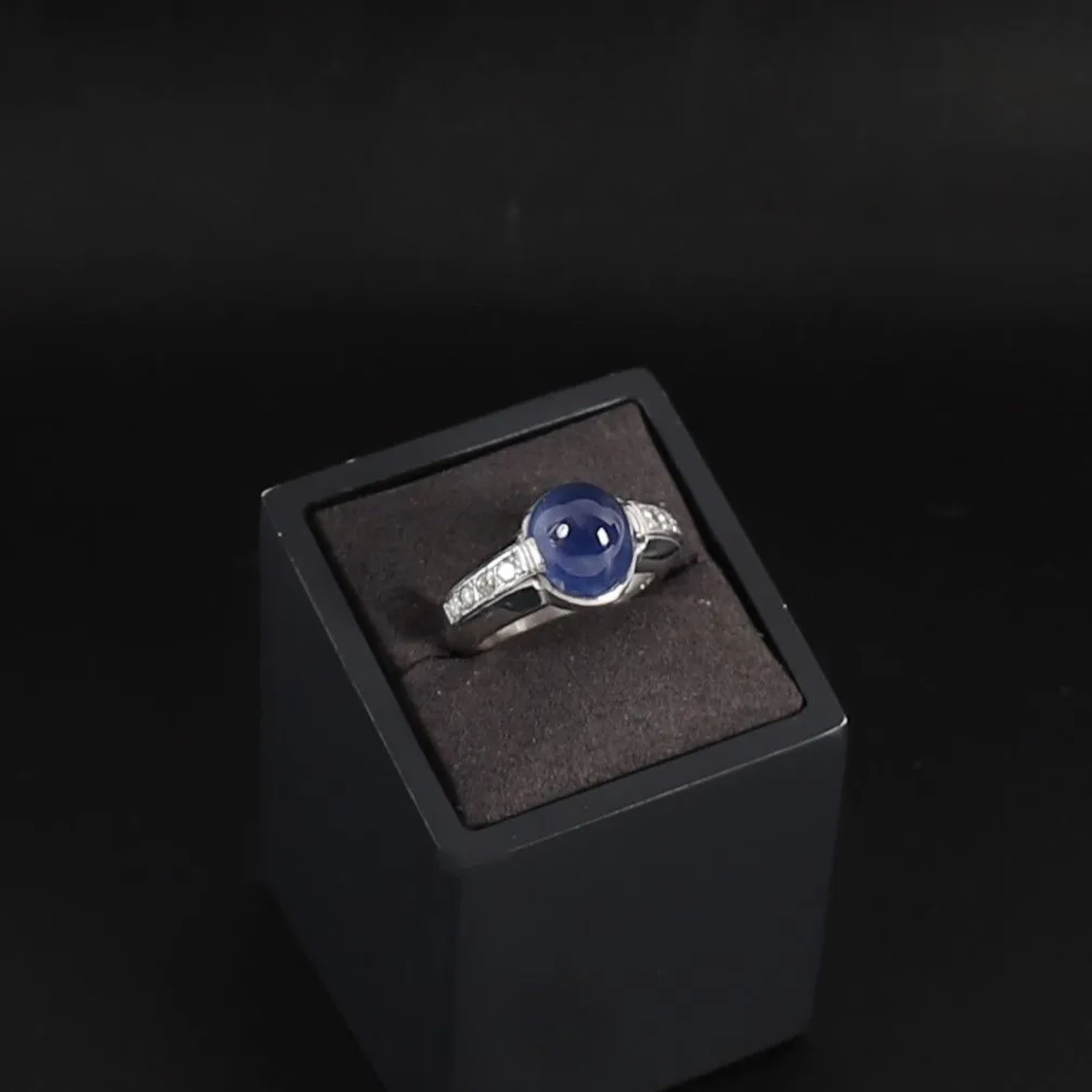GOLD, SAPPHIRE, AND DIAMOND RING - Lot 42