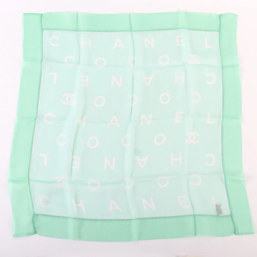 SMALL MINT GREEN CHANEL SCARF - Lot 112