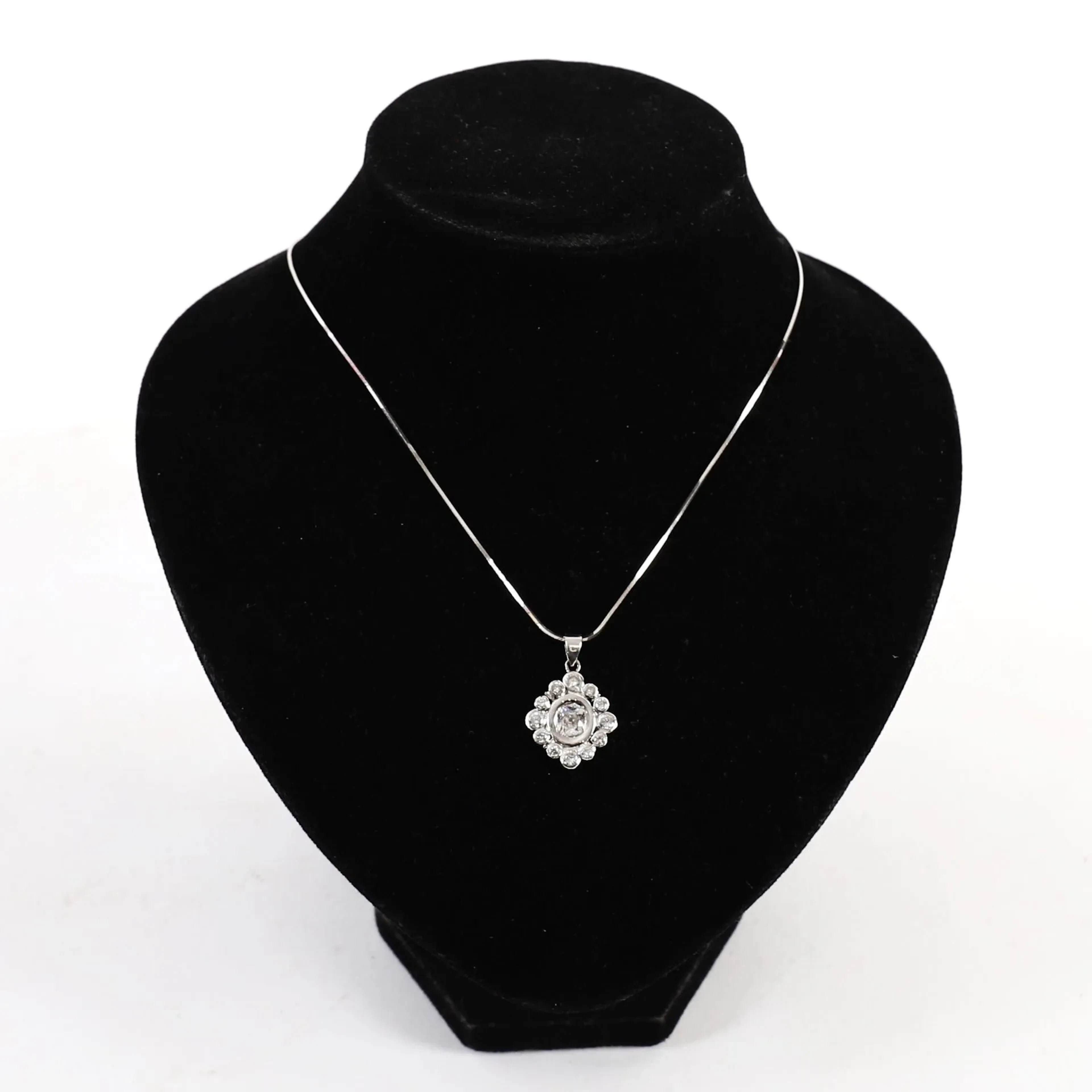 GOLD AND DIAMOND CABLE NECKLACE AND PENDANT - Lot 14