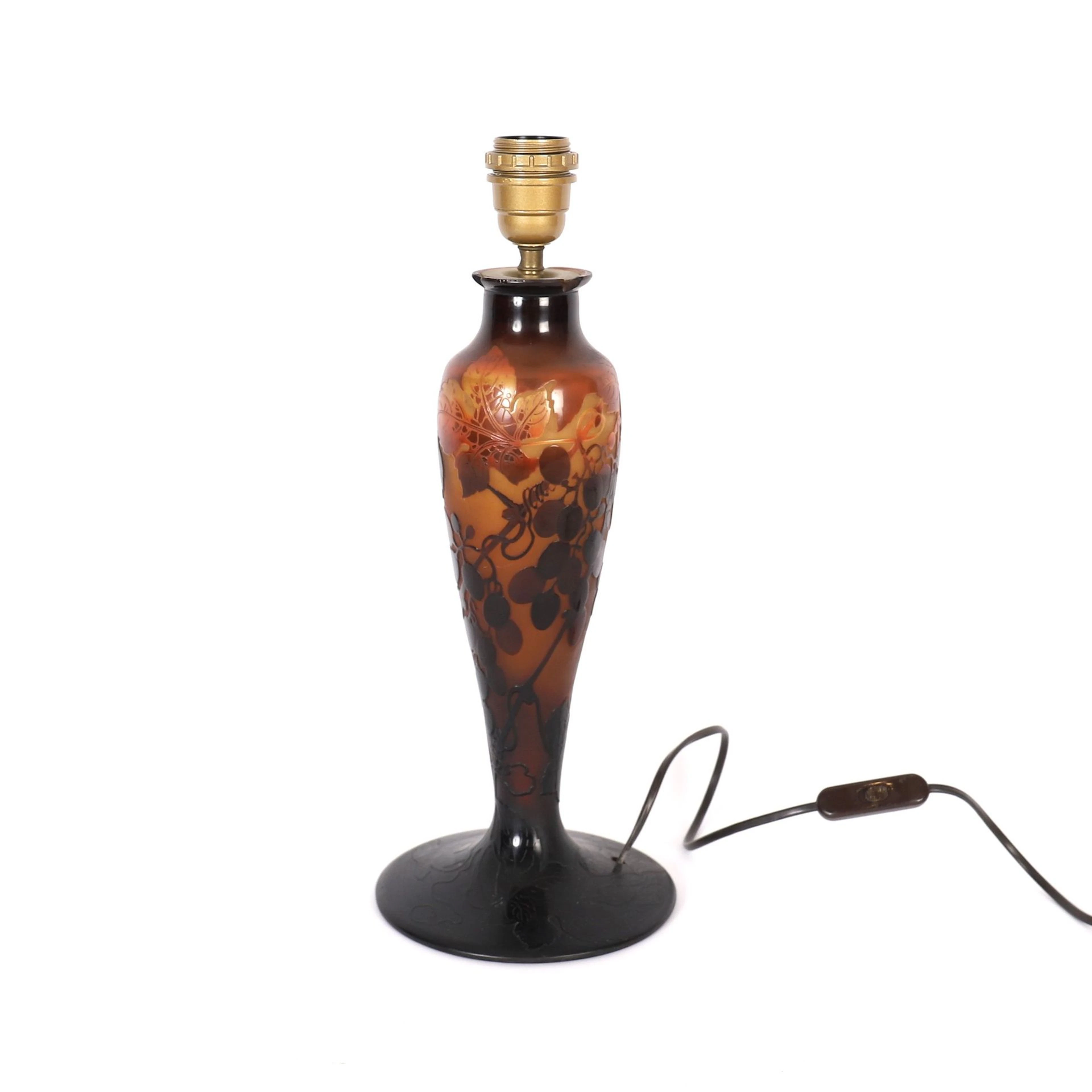 LAMP STAND IN RED CAMAÏEU GLASS by Paul NICOLAS (1875-1952) - Lot 204