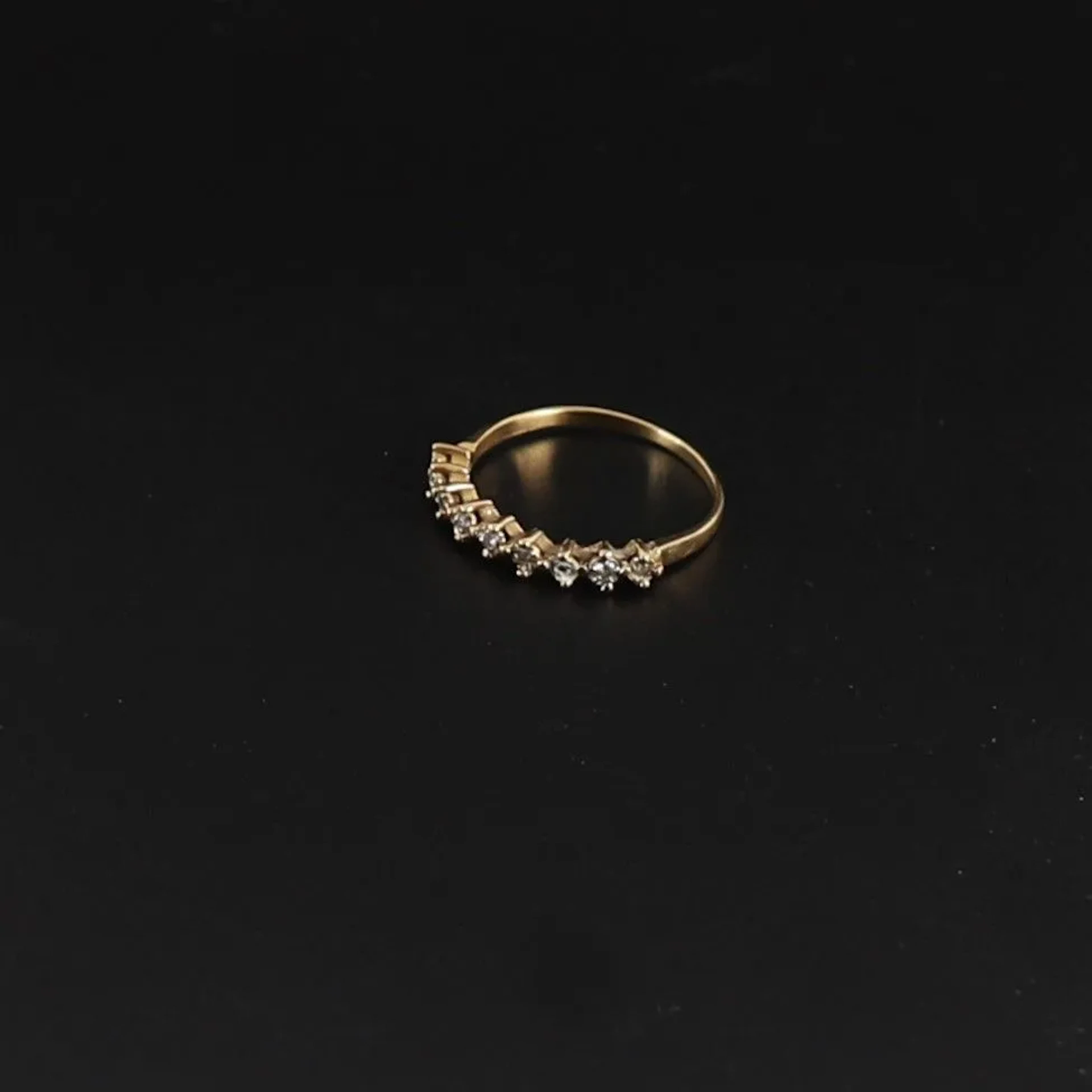 GOLD HALF-ALLIANCE RING - Lot 23