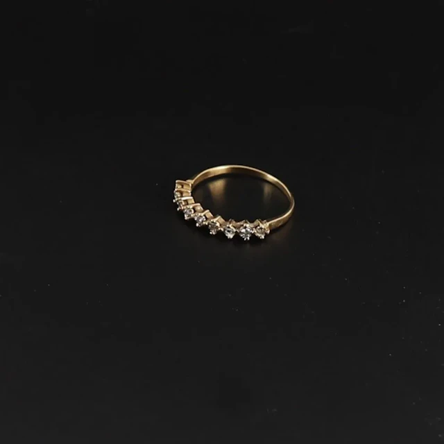 GOLD HALF-ALLIANCE RING - Lot 23