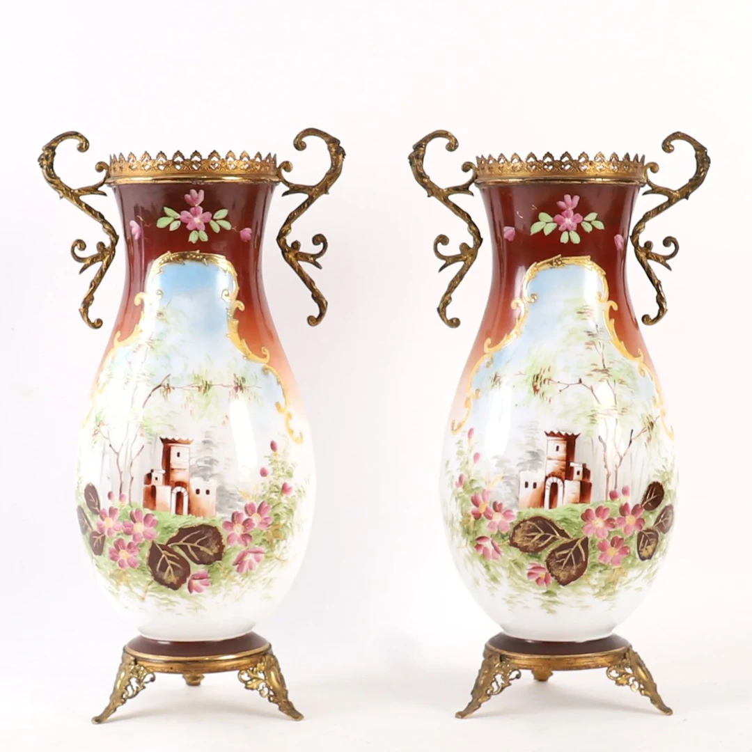 PAIR OF OPALINE VASES, 20th CENTURY - Lot 74