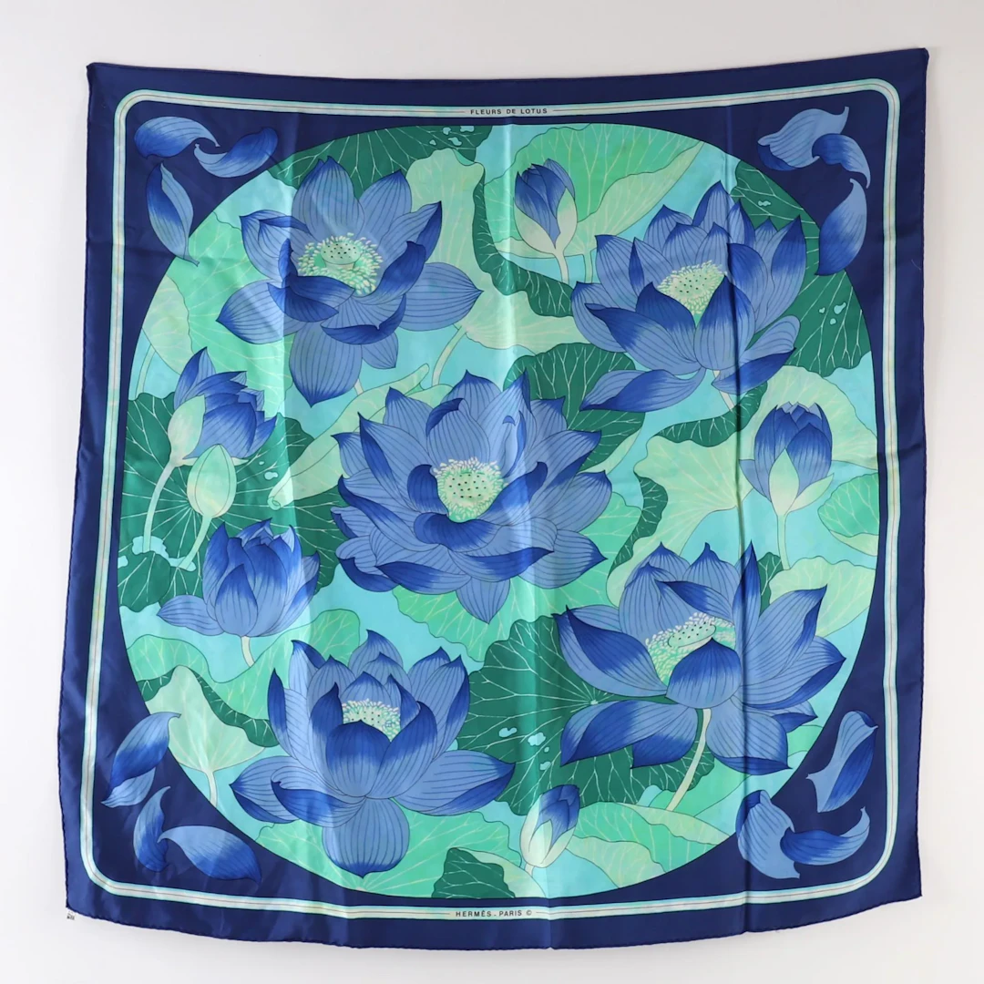 HERMÈS "LOTUS FLOWERS" SCARF - Lot 113