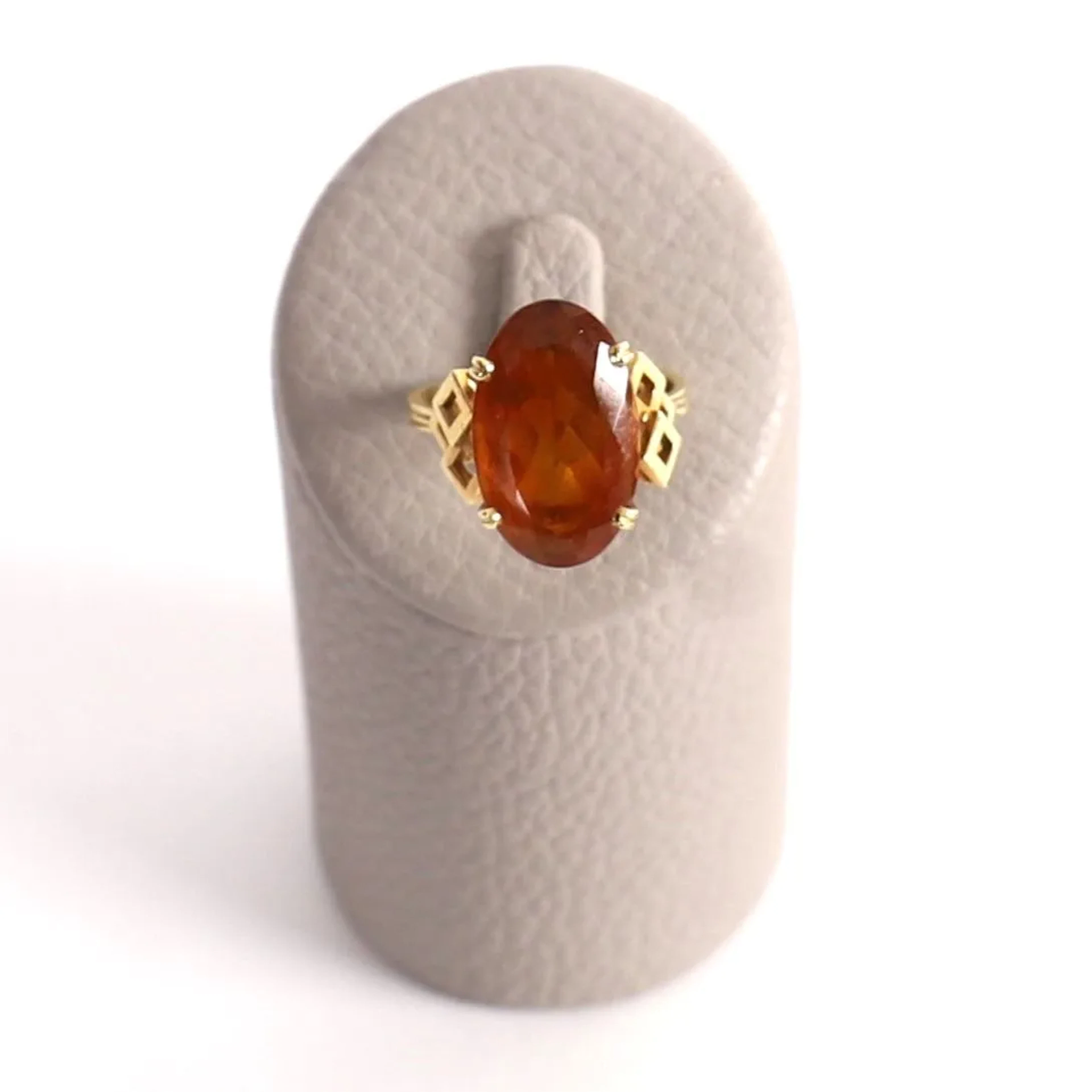 LARGE GOLD AND CITRINE RING - Lot 21