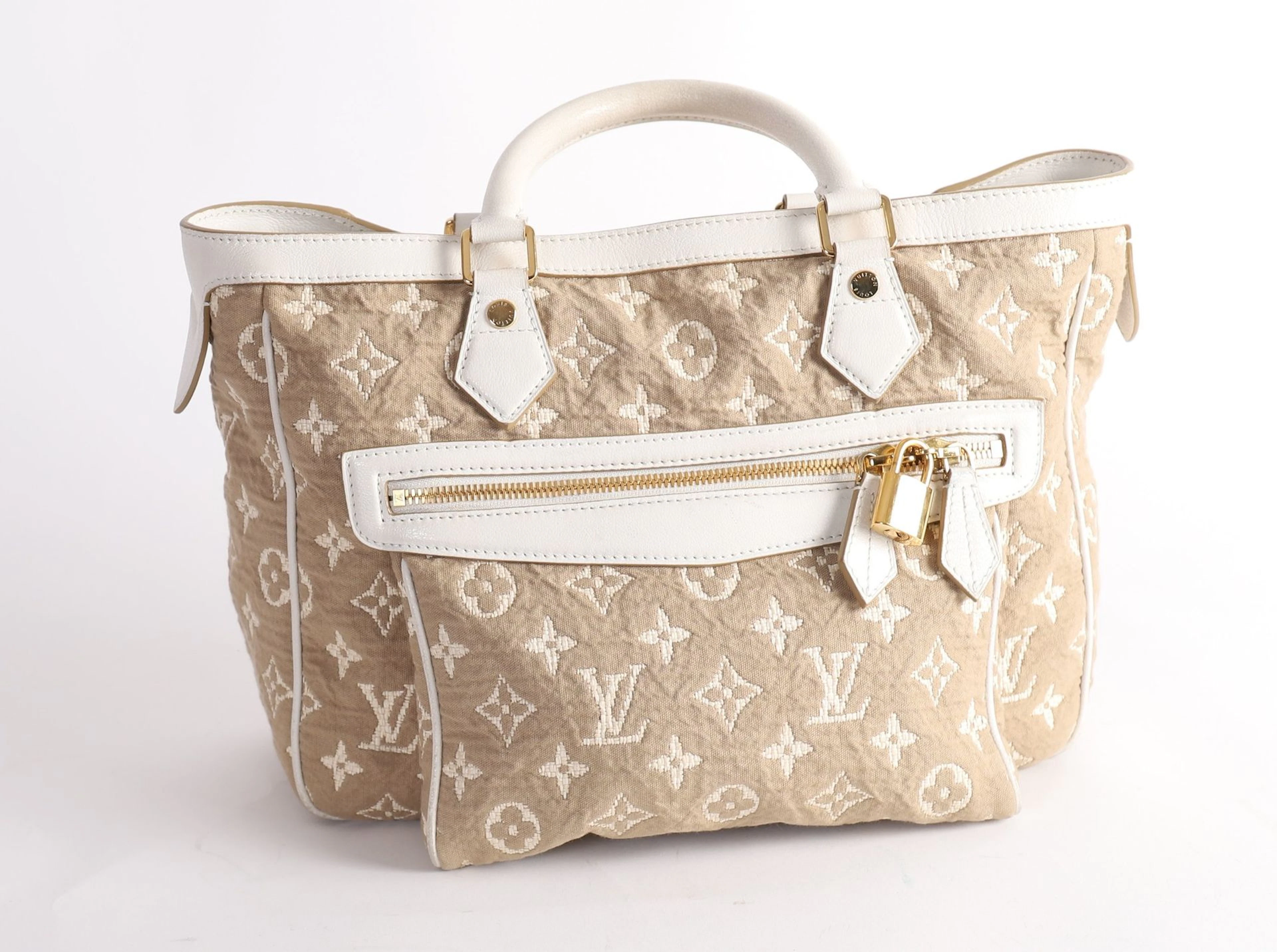 LOUIS VUITTON HANDBAG - Lot 106