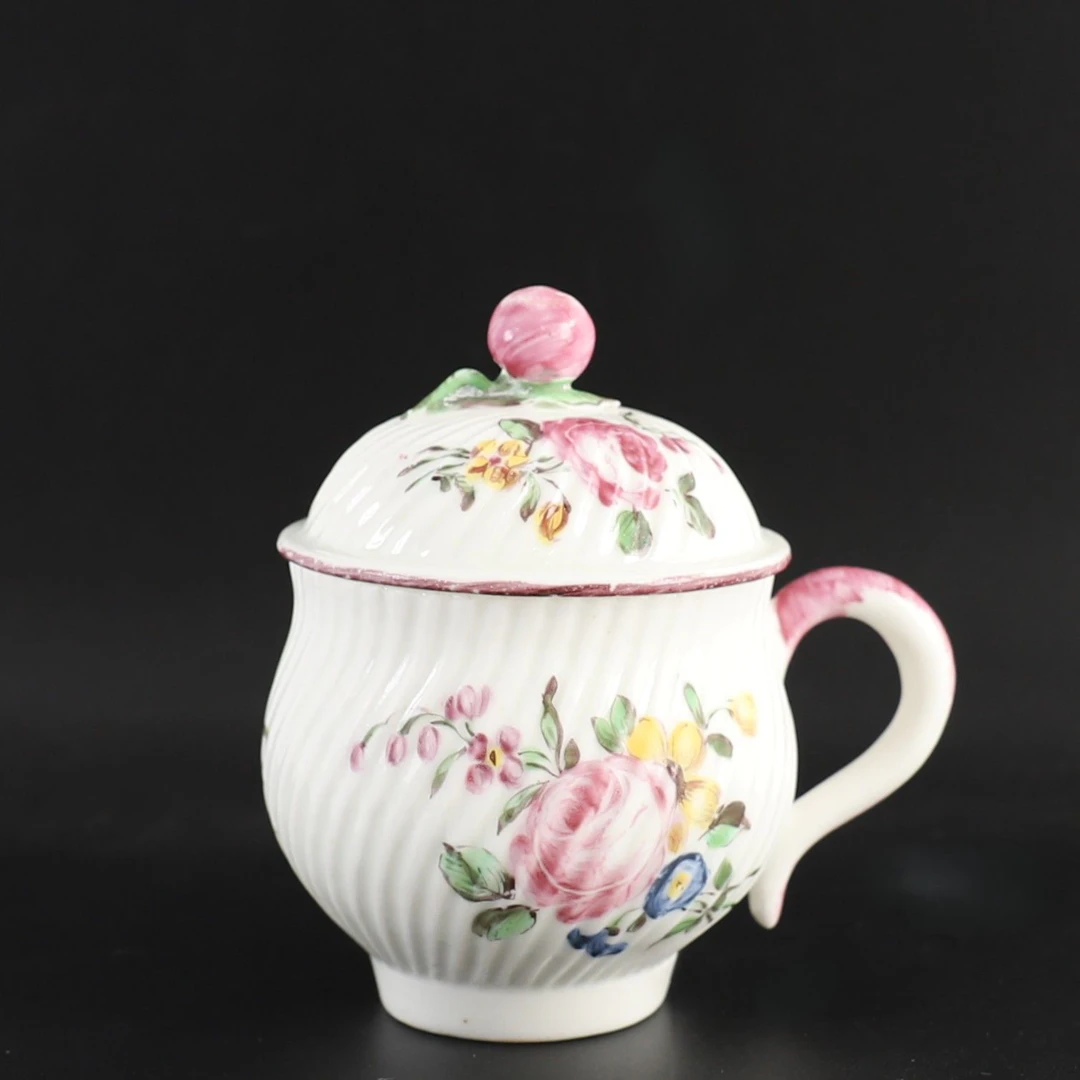 MENNECY JUICE POT MANUFACTURE DU DUC DE VILLEROY, 18th centu - Lot 85