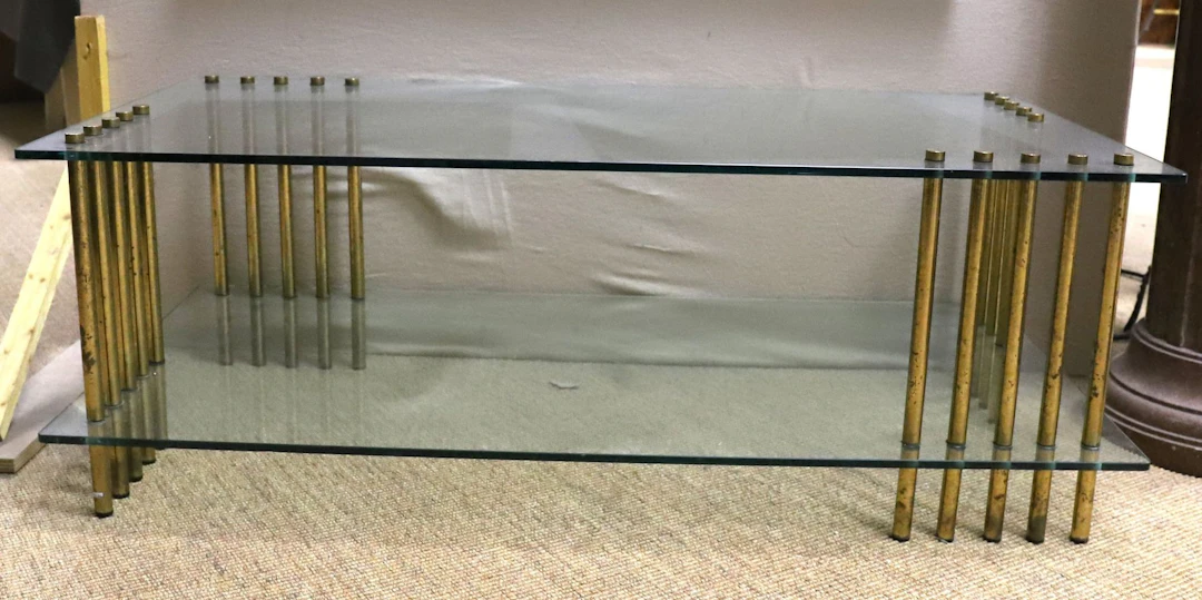 BEAUTIFUL COFFEE TABLE IN THE FRONTANA ARTE STYLE, CIRCA 197 - Lot 318